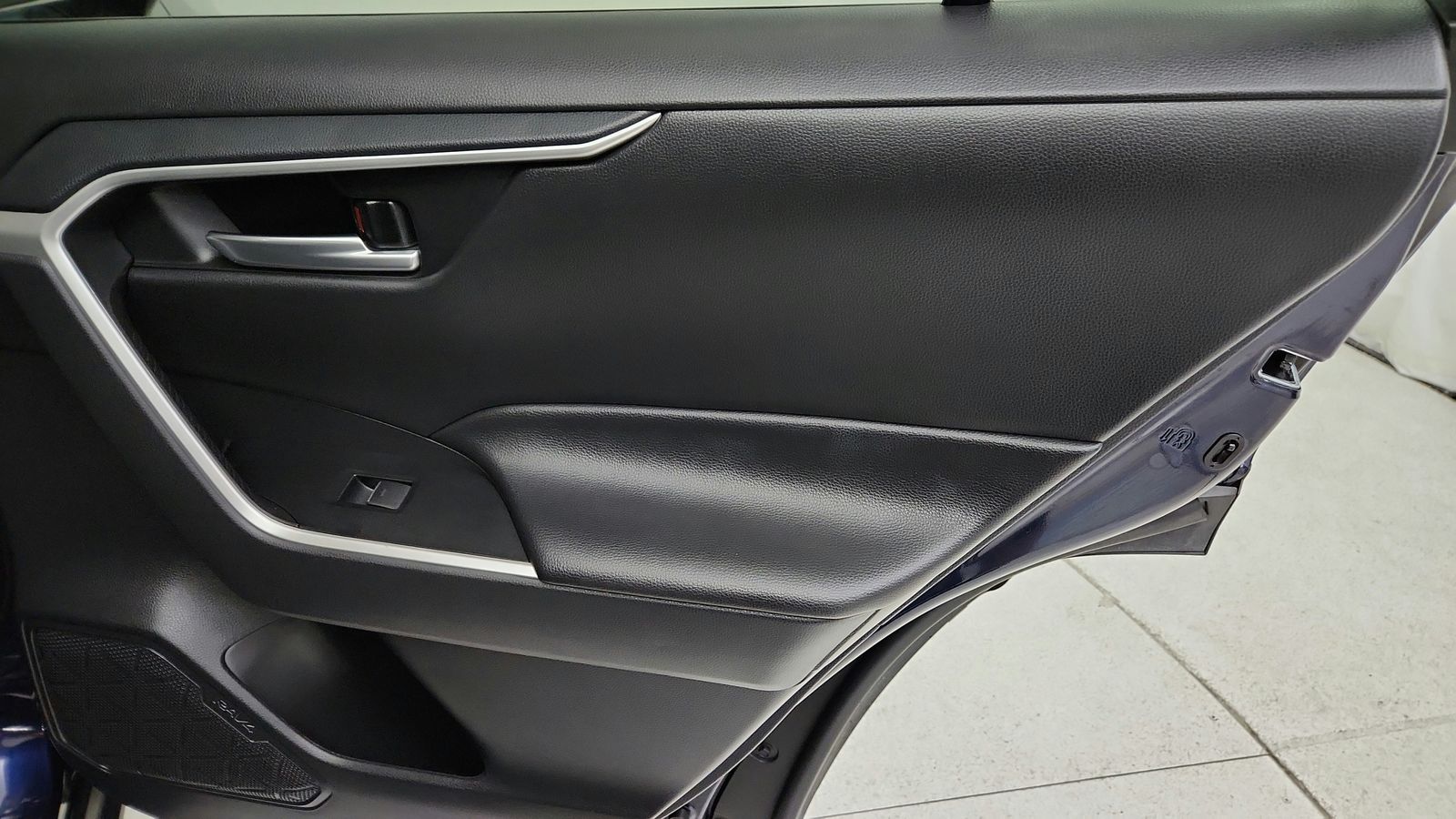 Used 2024  Toyota XLE image 43