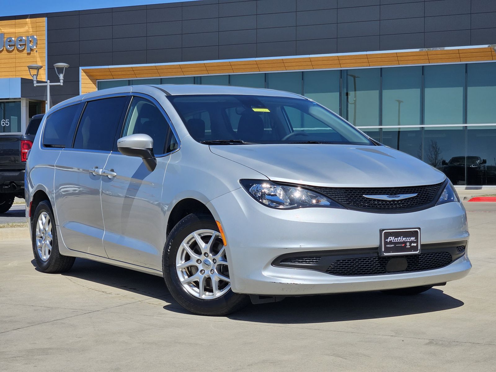 2023 Chrysler Voyager LX FWD