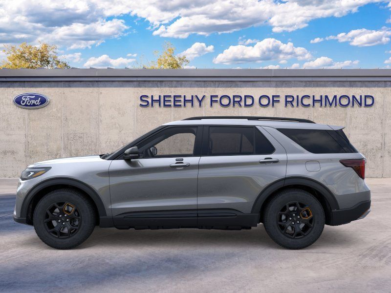 New 2026 Carbonized Gray Metallic Ford Tremor image 4