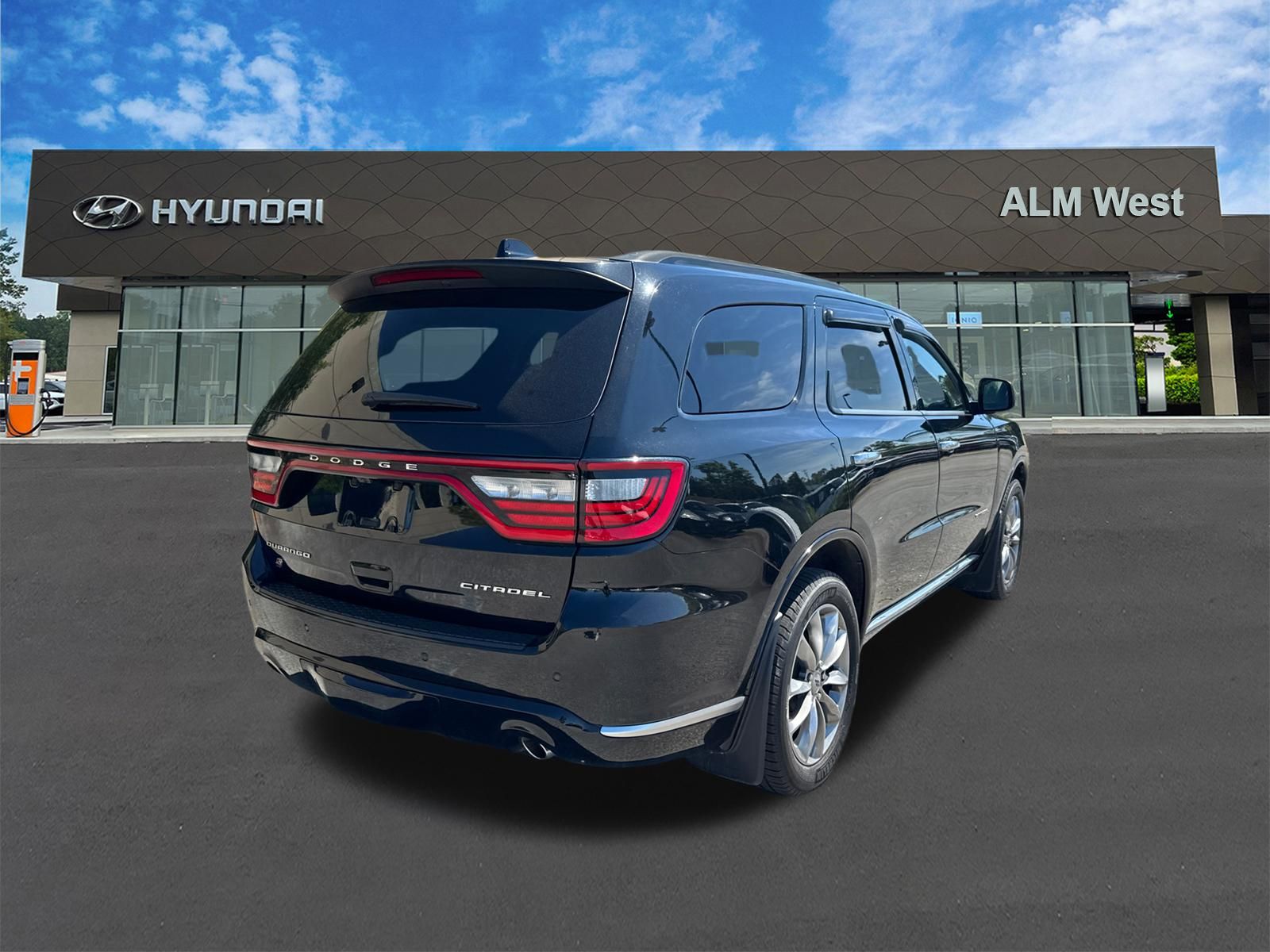 Used 2022 Black Dodge Citadel image 5