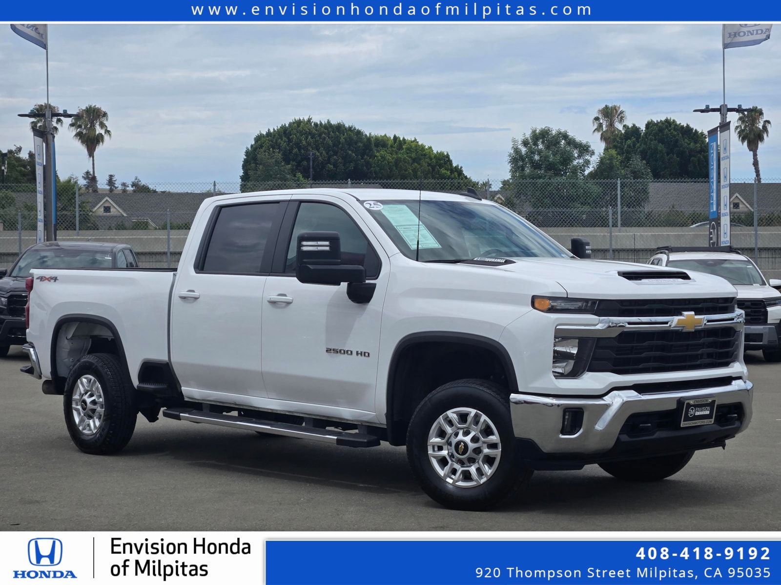 Summit White 2025 Chevrolet Silverado 2500HD Pickup Truck Four-Wheel Drive Automatic