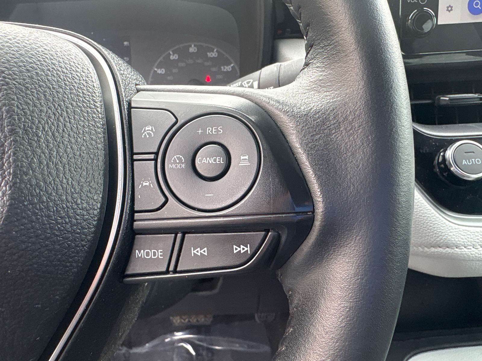 Used 2025 Ice Toyota SE image 16