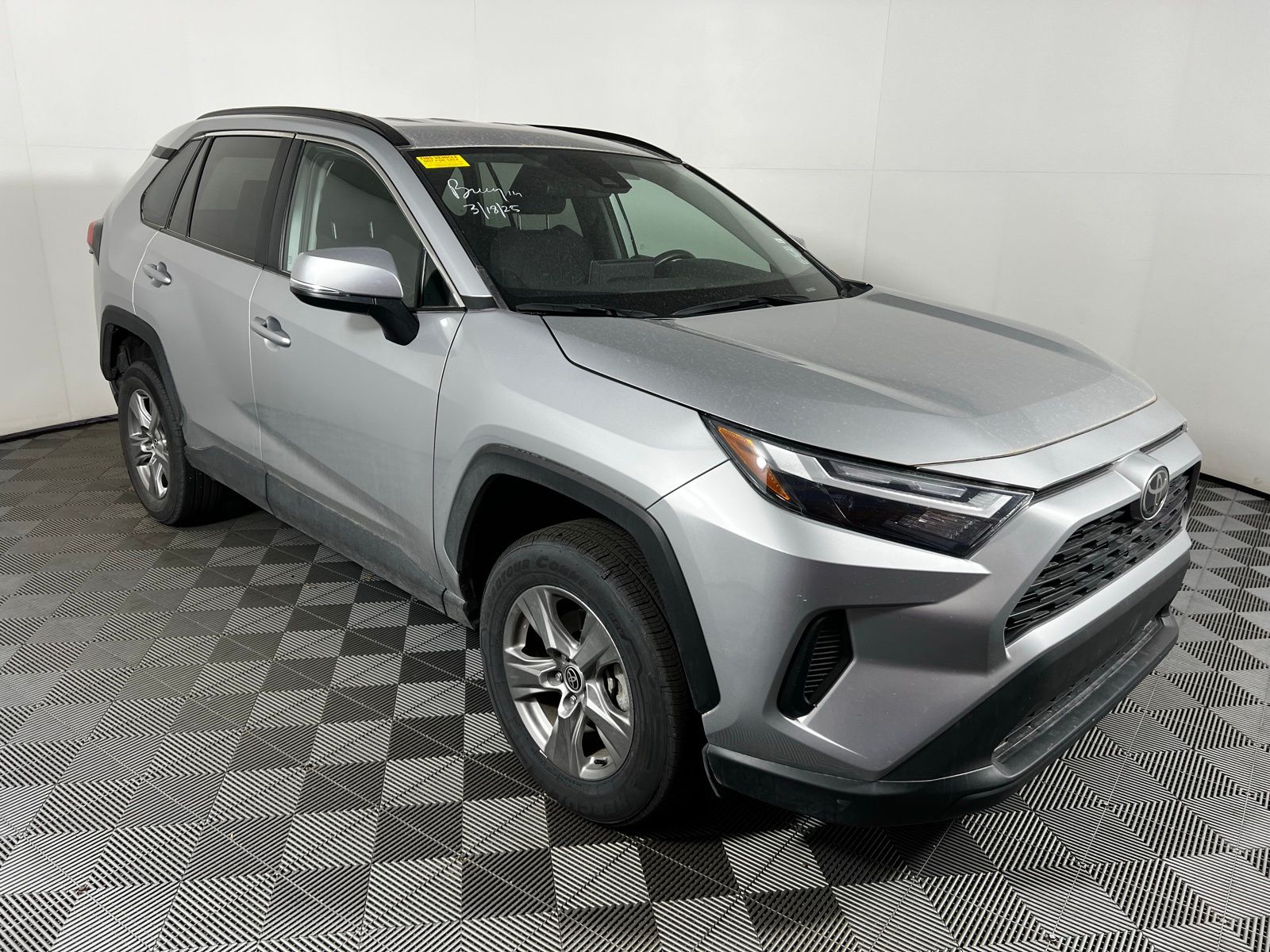 2022 Toyota RAV4 XLE 3