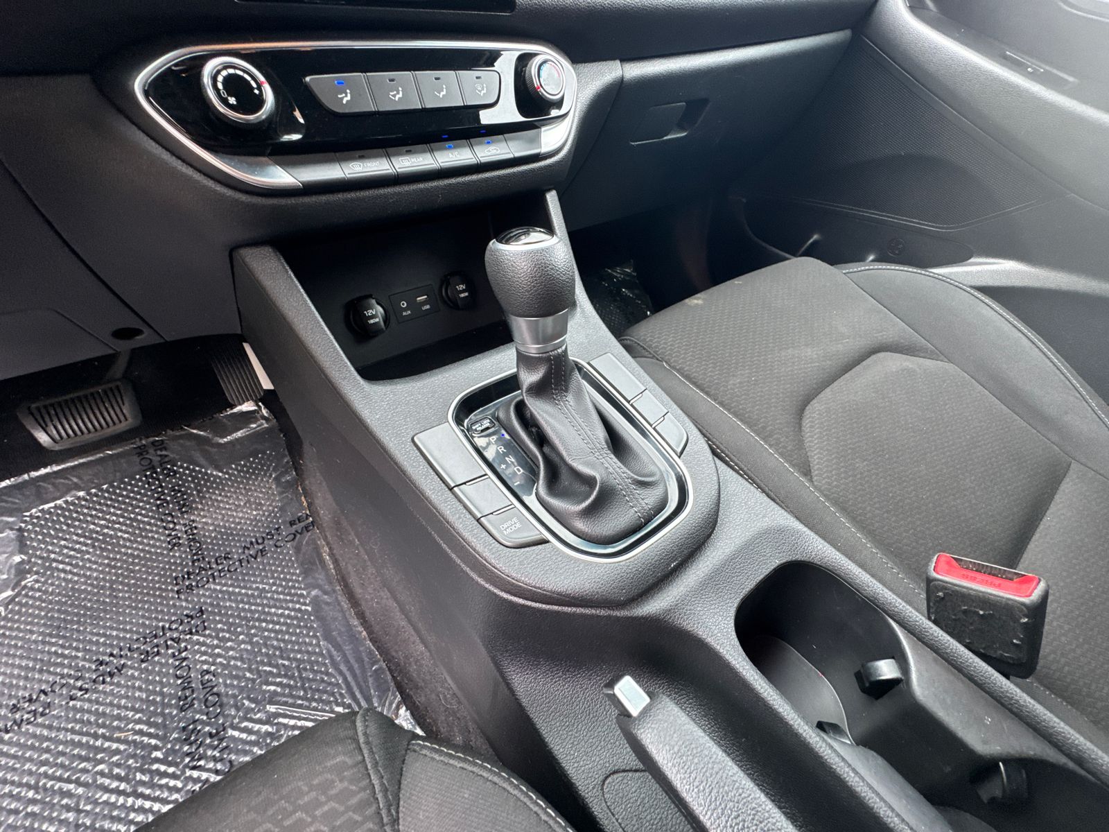 Used 2018 Black Hyundai Base image 29