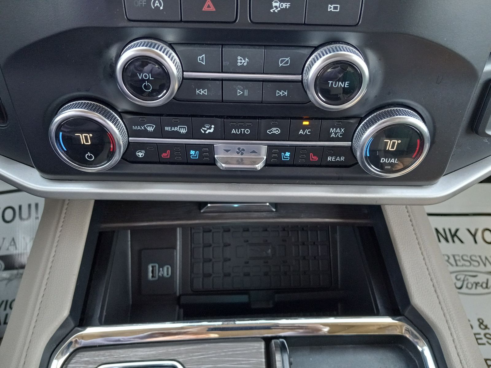 2024 Ford Expedition image 24