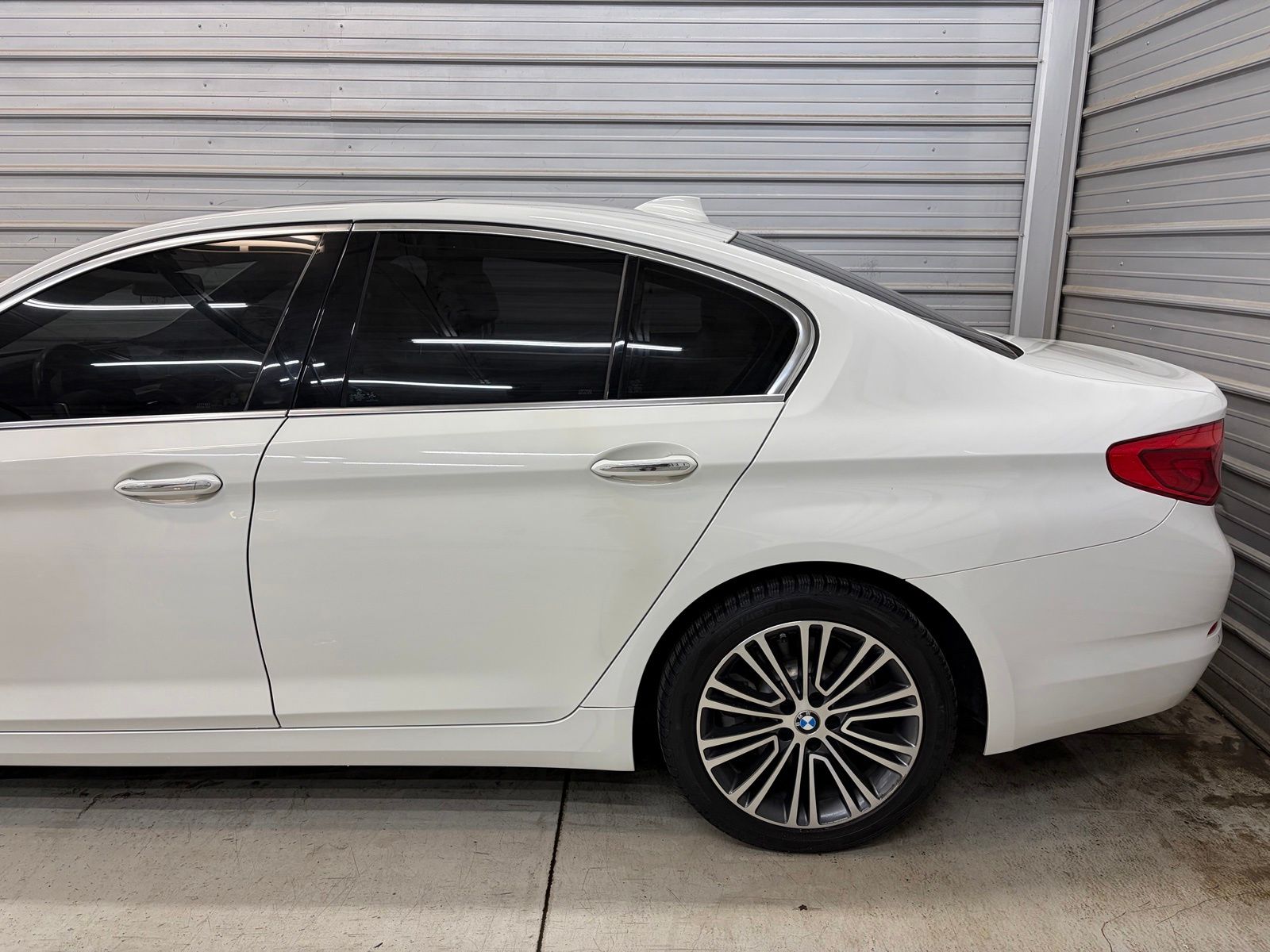 Photo 5 of 2018 BMW 5 Series 530i xDrive
