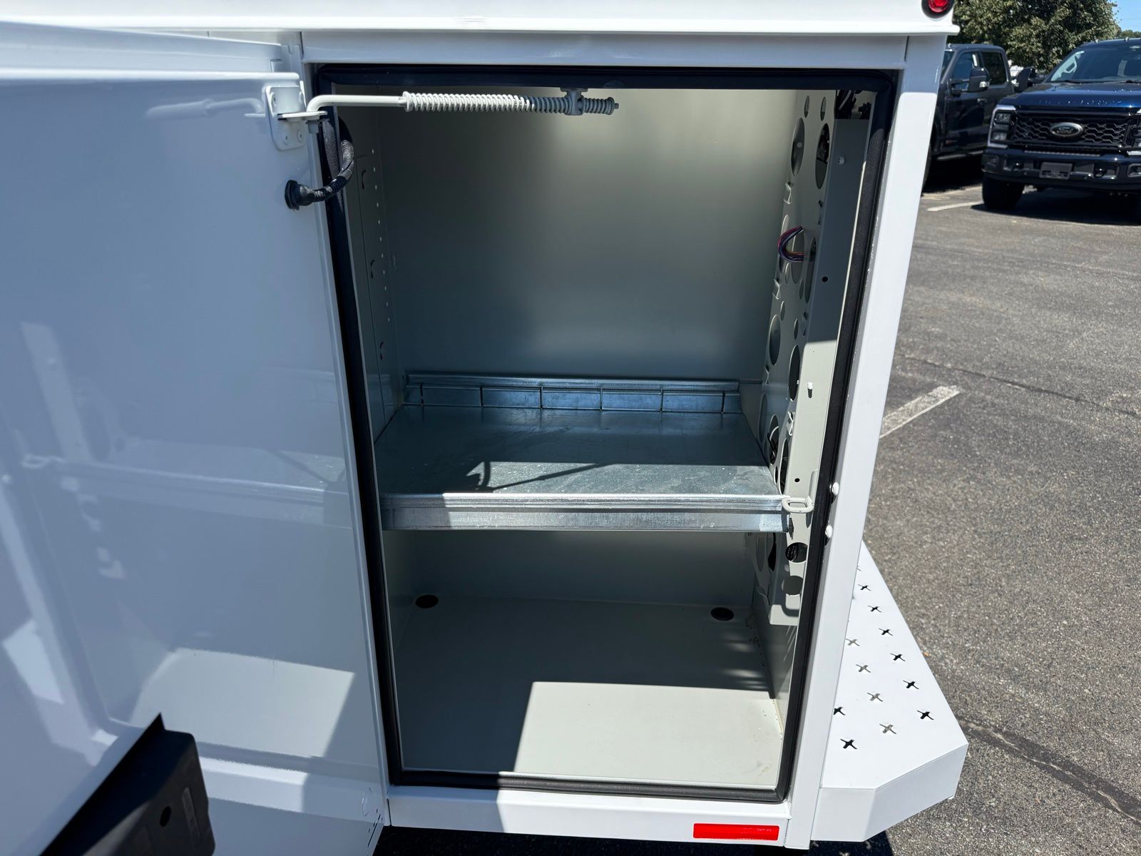 New 2025 Oxford White Ford XL image 6