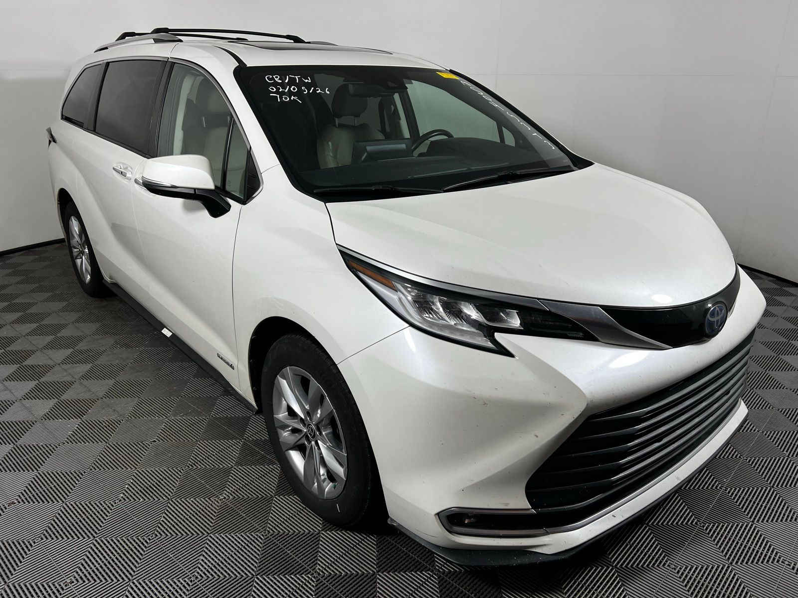 Thumbnail: 2021 Toyota Sienna - 3