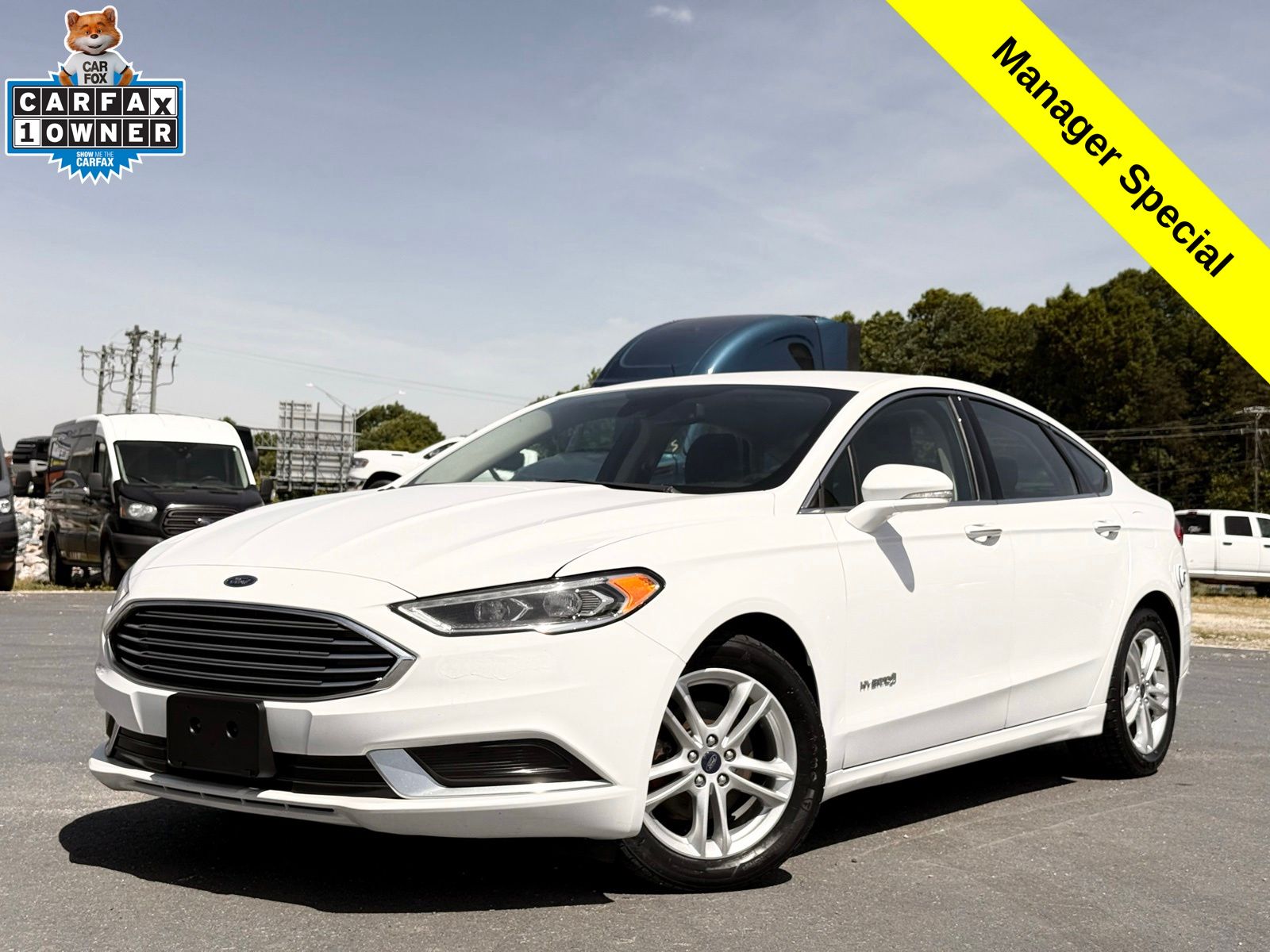 Oxford White 2018 Ford Fusion Hybrid Sedan Front-Wheel Drive Continuously Variable Transmission