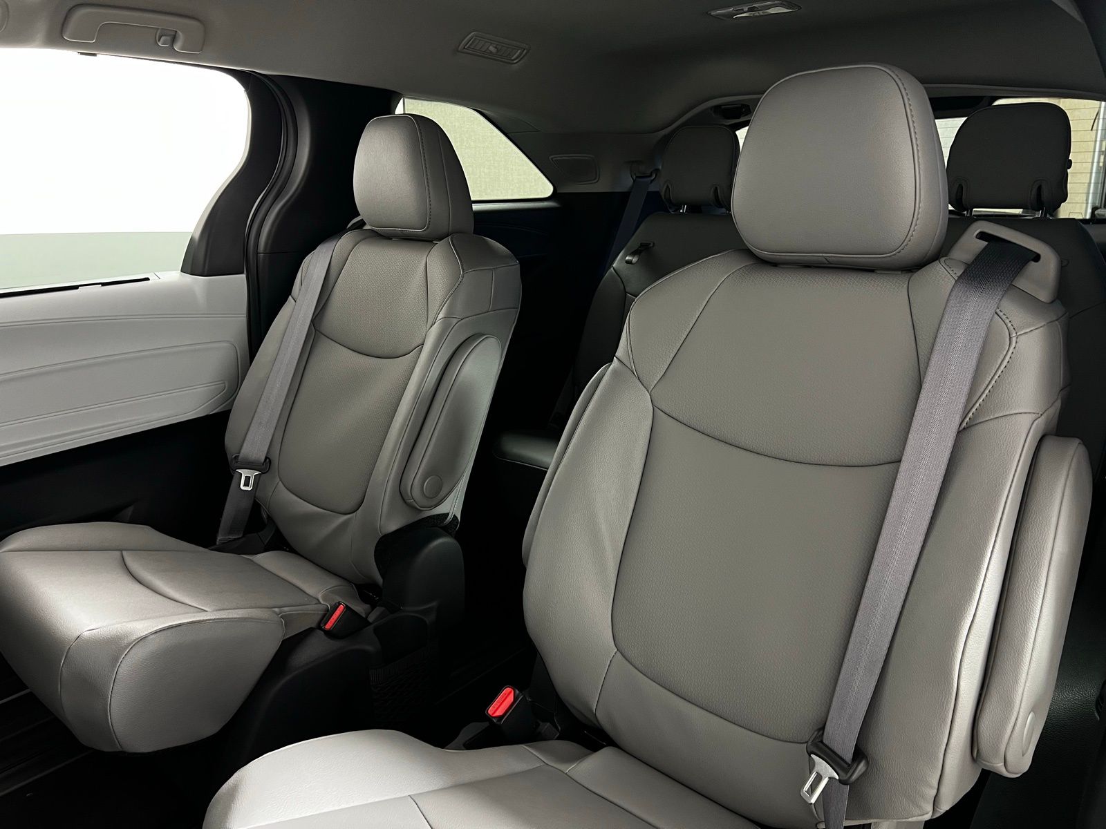 2025 Toyota Sienna XLE 9