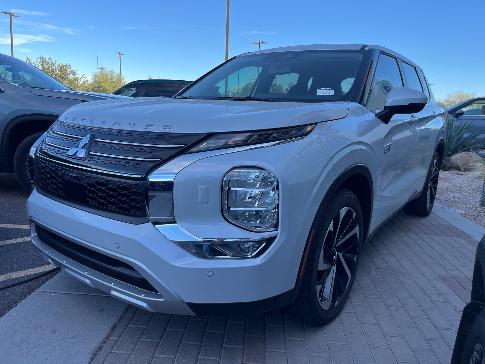 2025 Mitsubishi Outlander PHEV SE