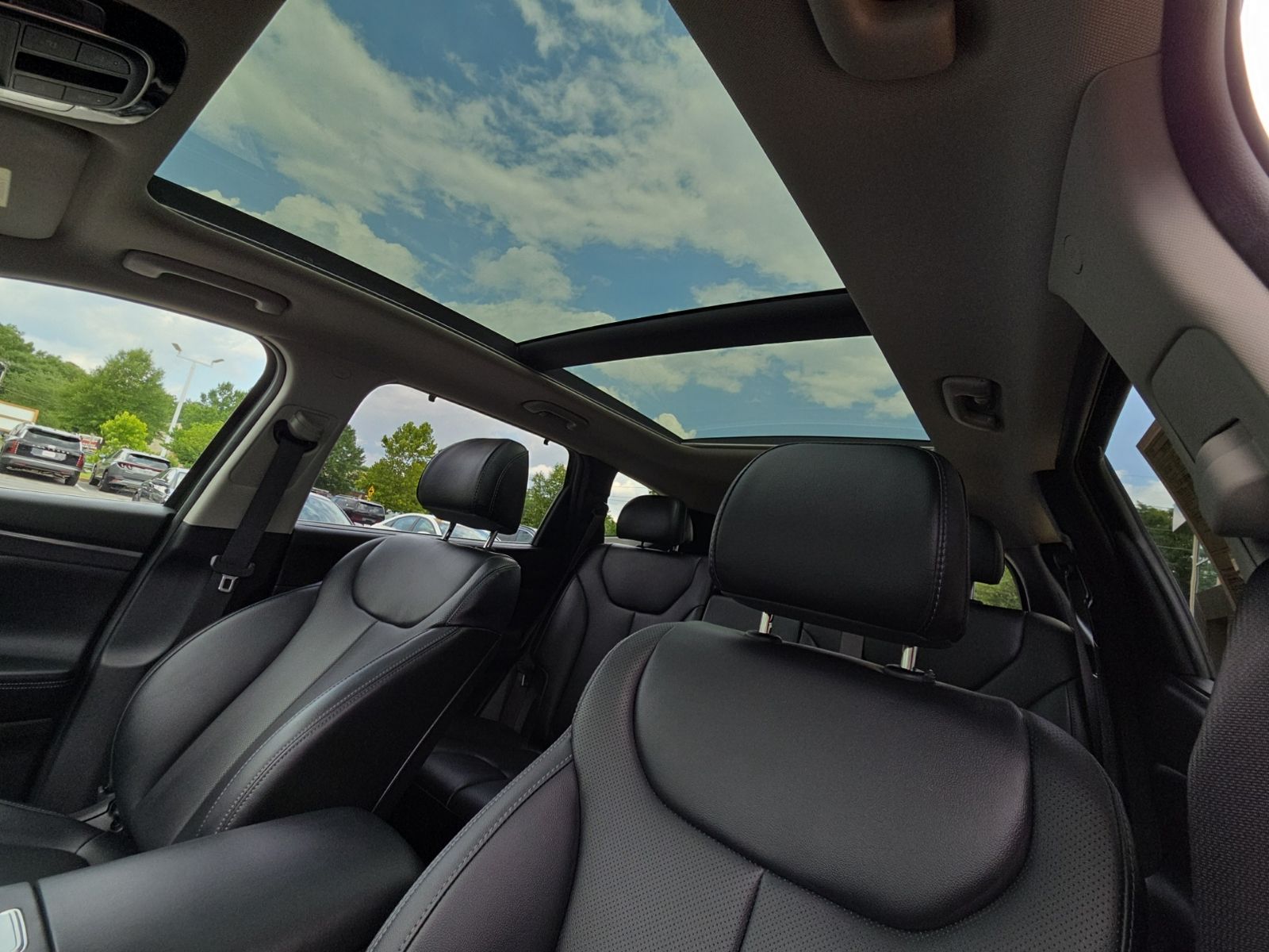 Used 2023 Black Hyundai SEL Premium image 11