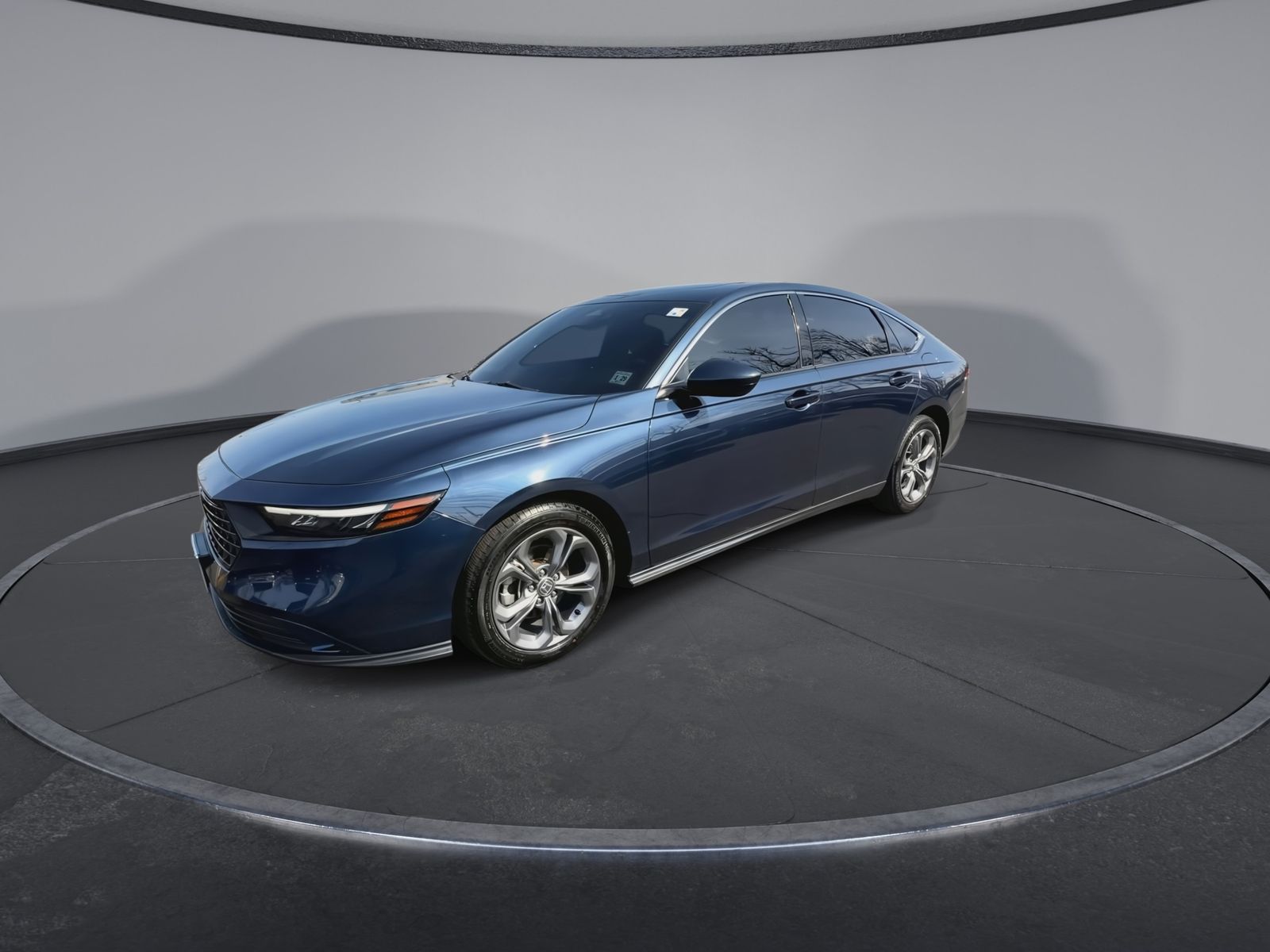 View vehicle photo 4