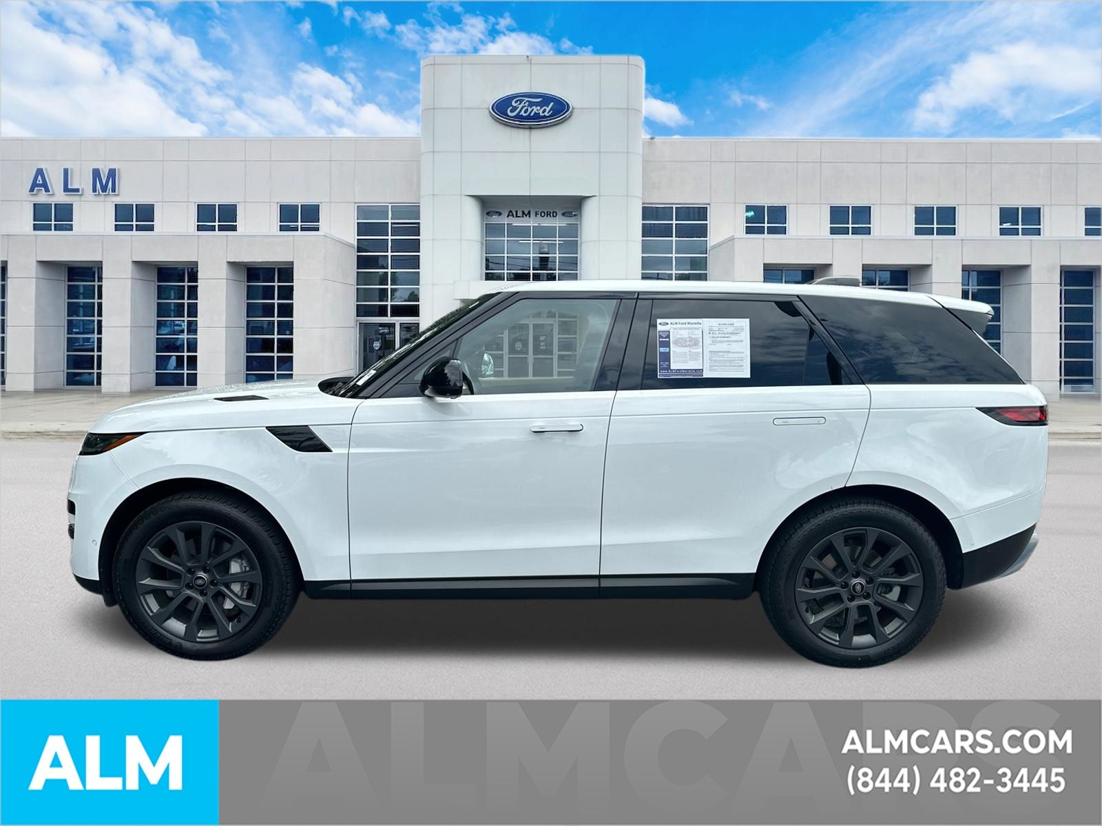 Used 2023 White Land Rover SE image 9