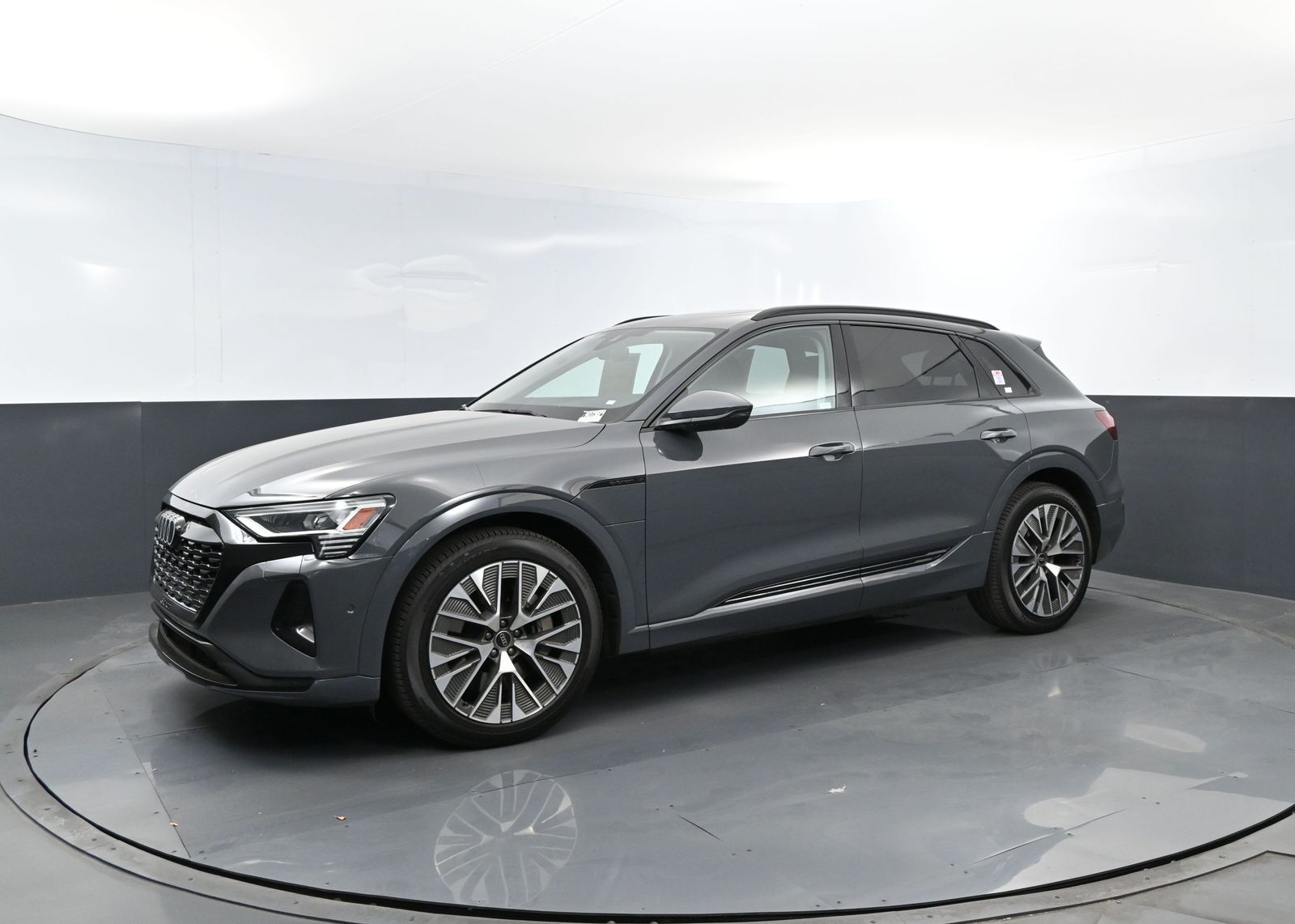2024 Audi Q8 e-tron quattro Premium Plus AWD