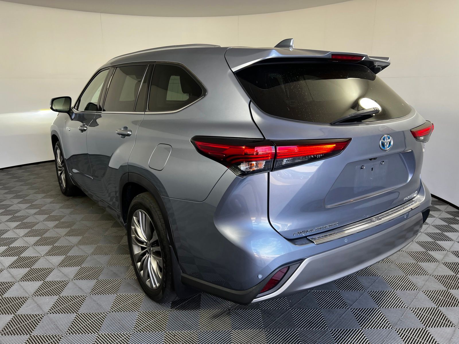 Thumbnail: 2021 Toyota Highlander - 7