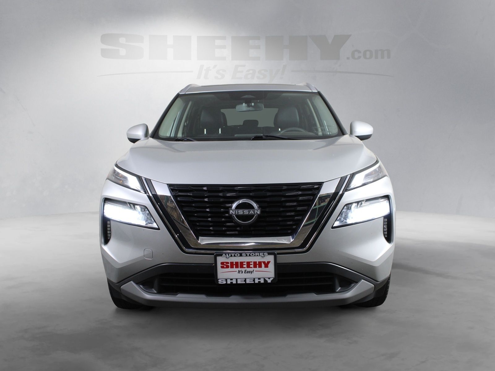 Used 2023 Silver Nissan SV image 11