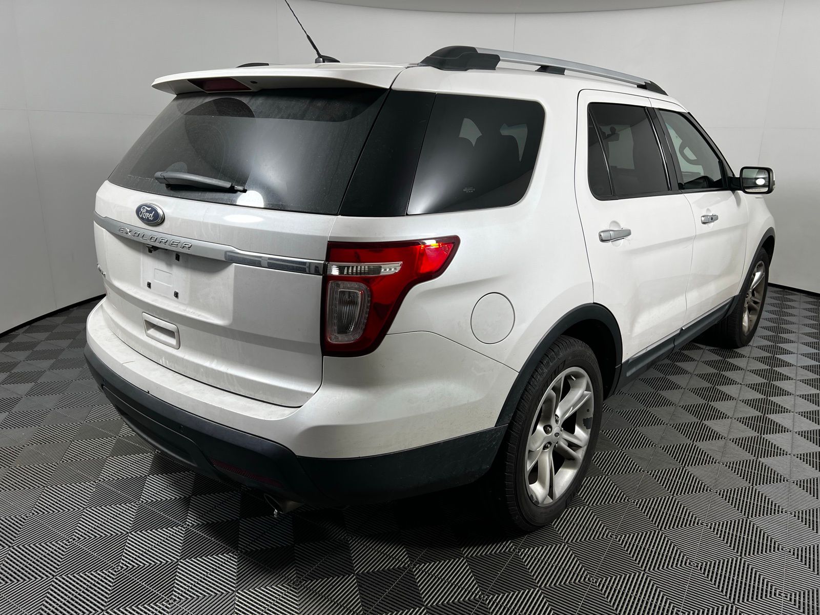 Thumbnail: 2012 Ford Explorer - 5