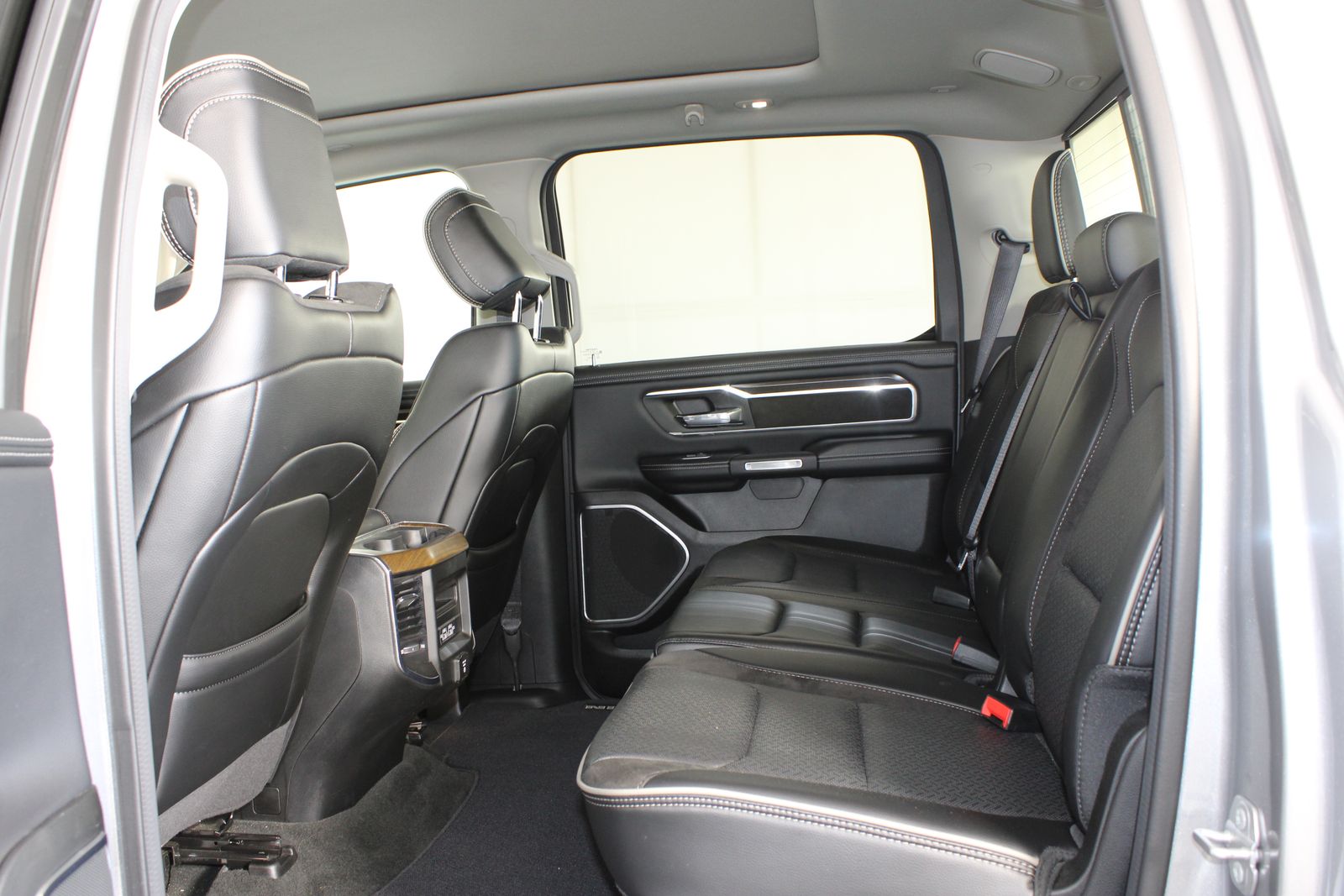 Used 2022 Silver Ram Laramie image 8