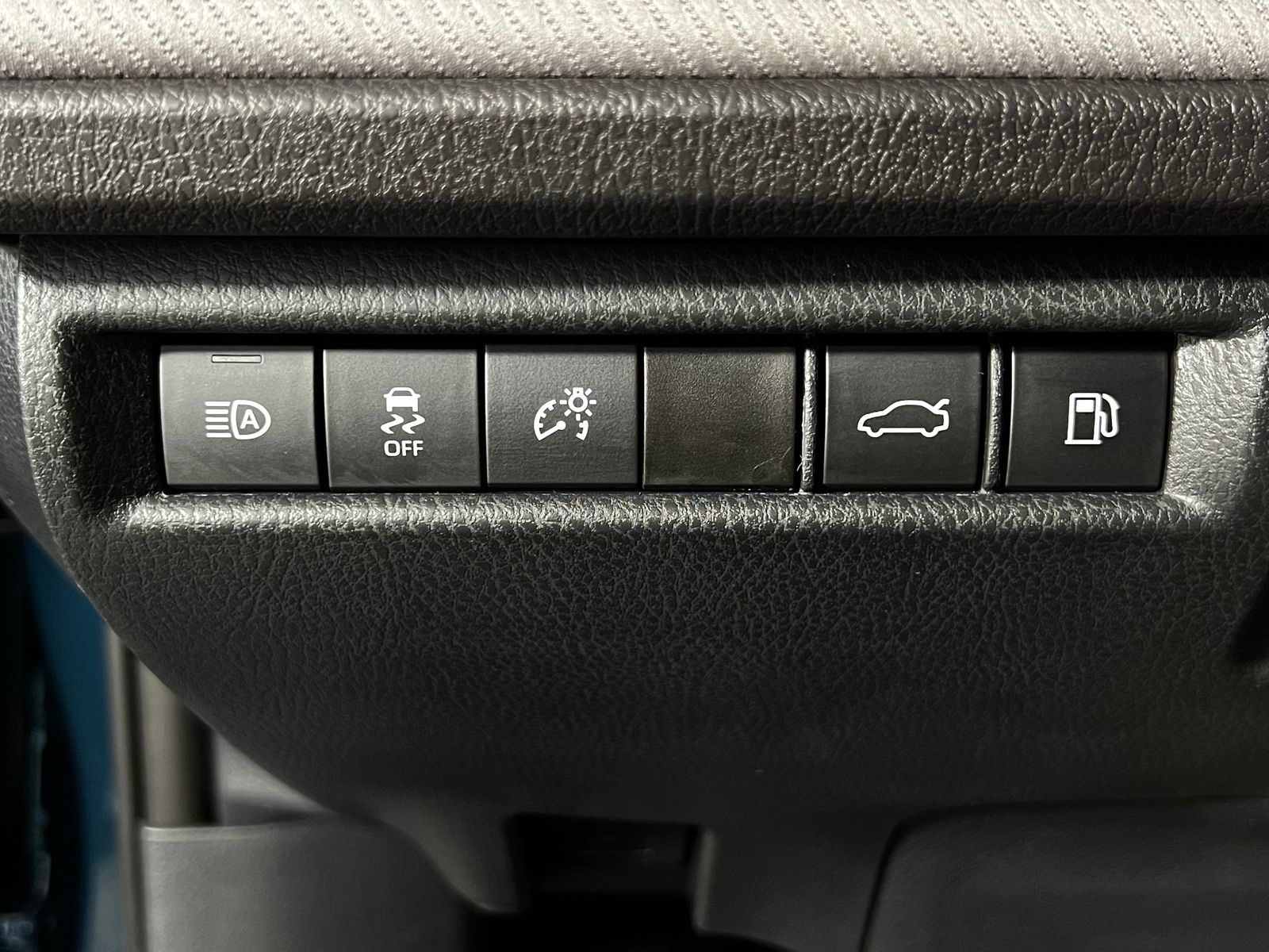 2025 Toyota Camry SE 20