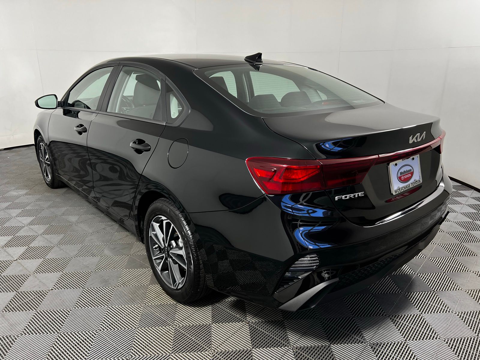 Thumbnail: 2024 Kia Forte - 7