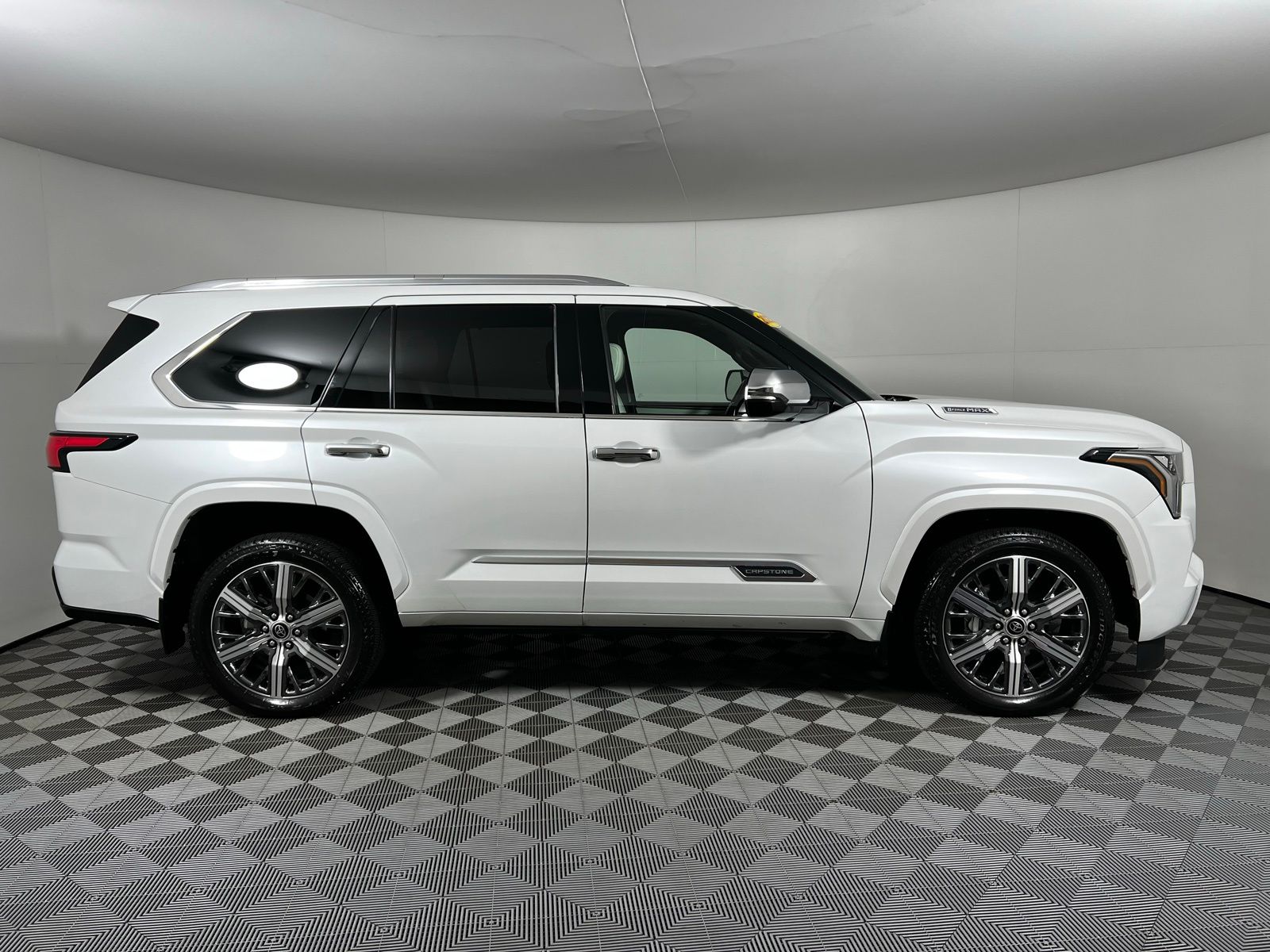 Thumbnail: 2023 Toyota Sequoia - 4