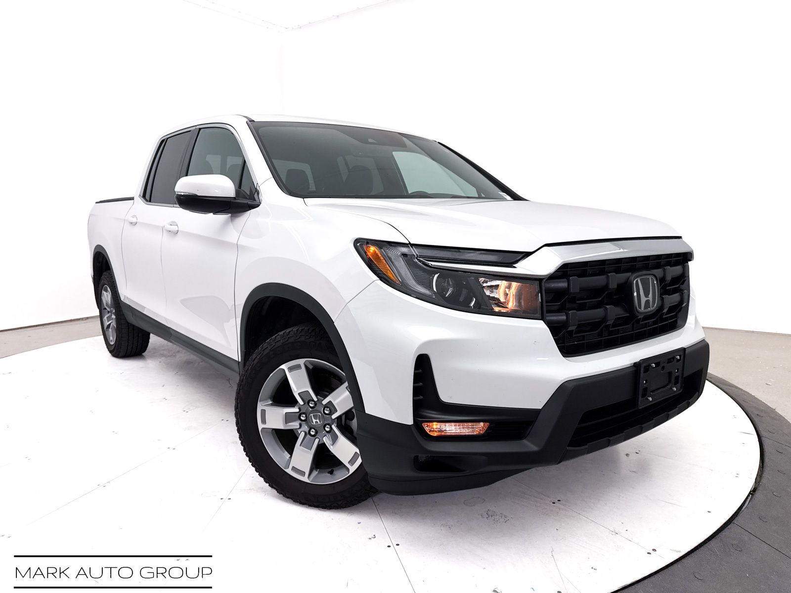 White 2025 Honda Ridgeline Pickup Truck All-Wheel Drive 9-Speed Automatic