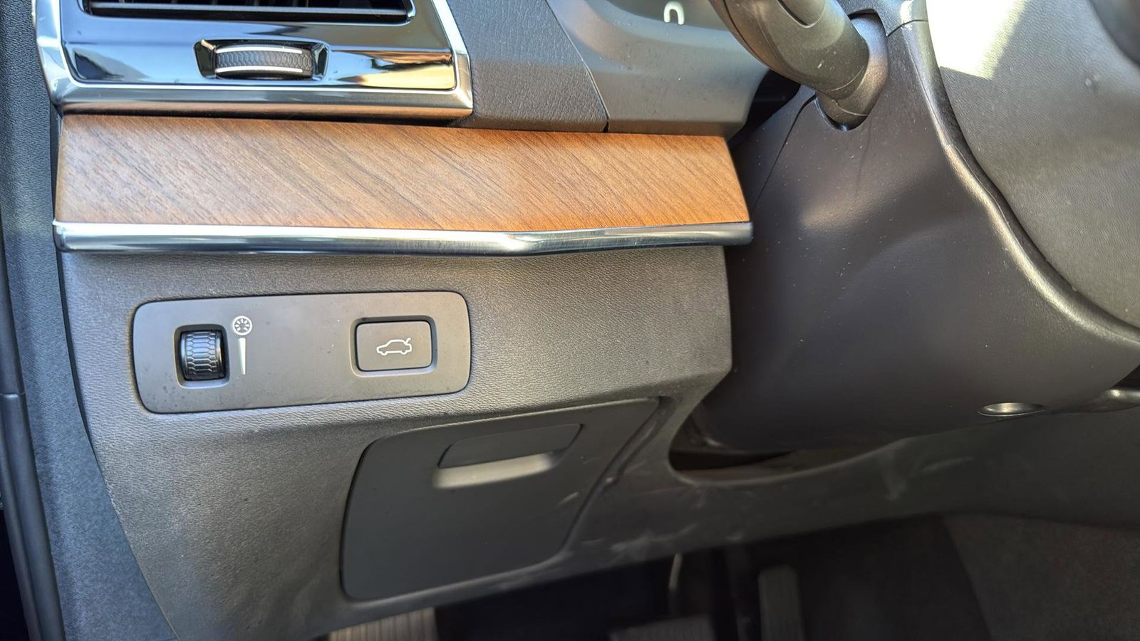 Used Car 2021 Volvo Xc90  T6 Momentum For Sale Under $30,000 In Austin, Texas