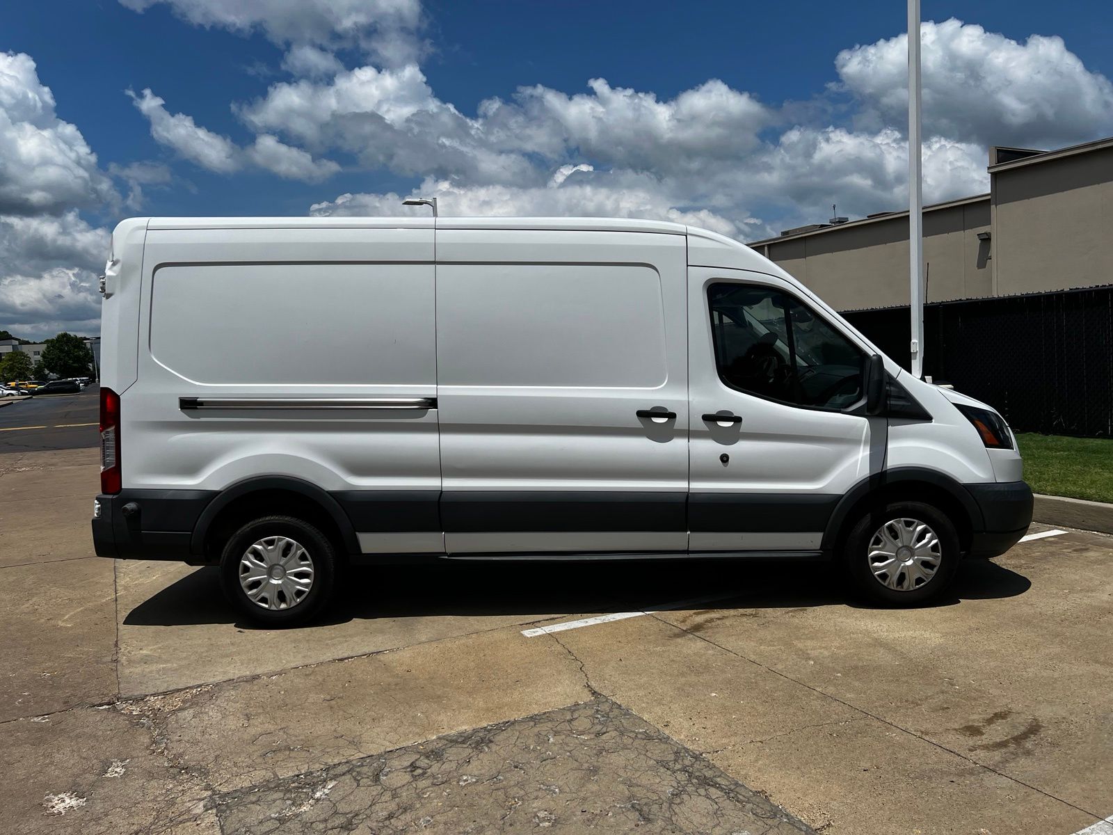 Thumbnail: 2018 Ford Transit Series - 4