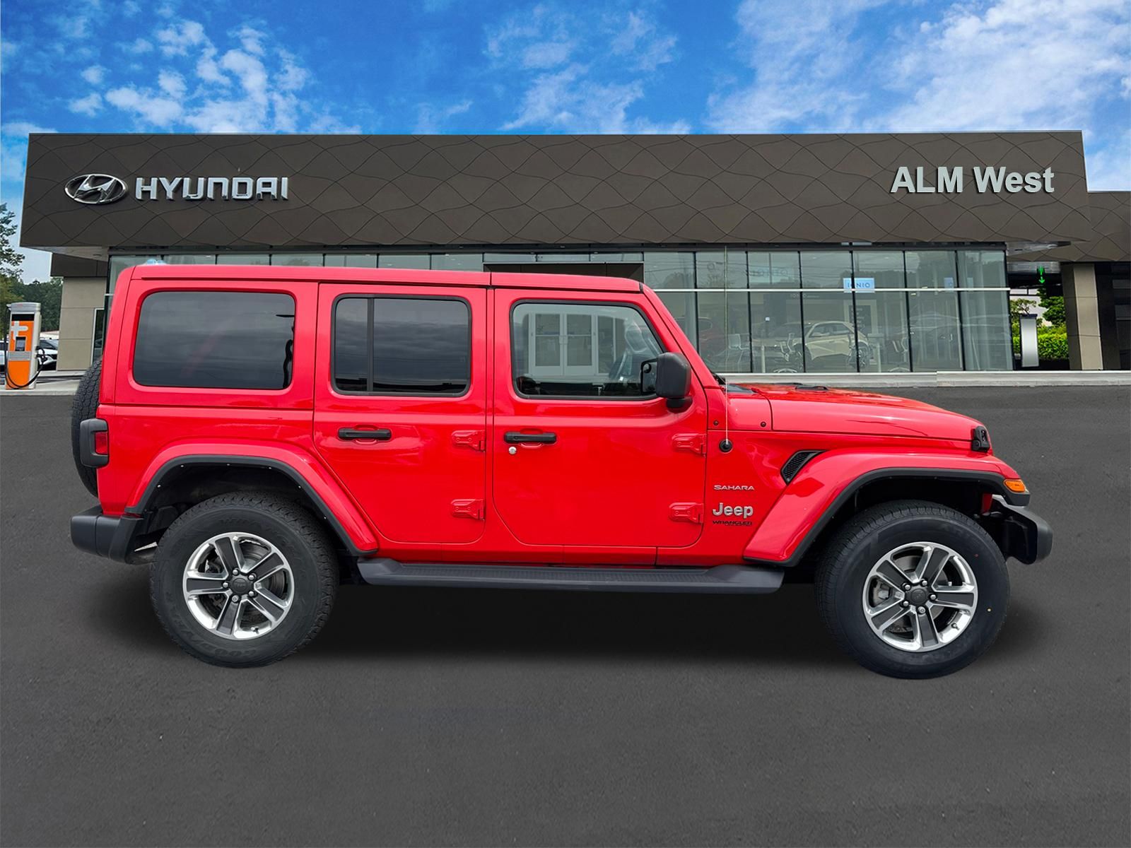 Used 2021 Firecracker Red Clearcoat Jeep Unlimited Sahara image 4