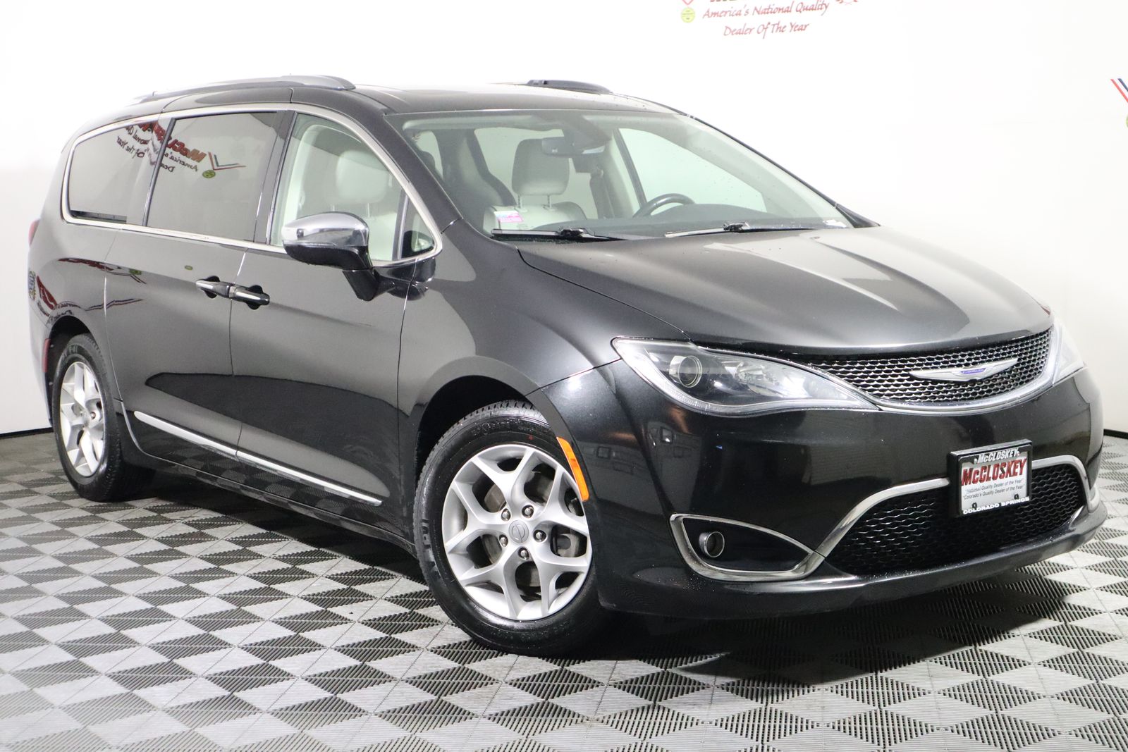 2020 Chrysler Pacifica Limited photo