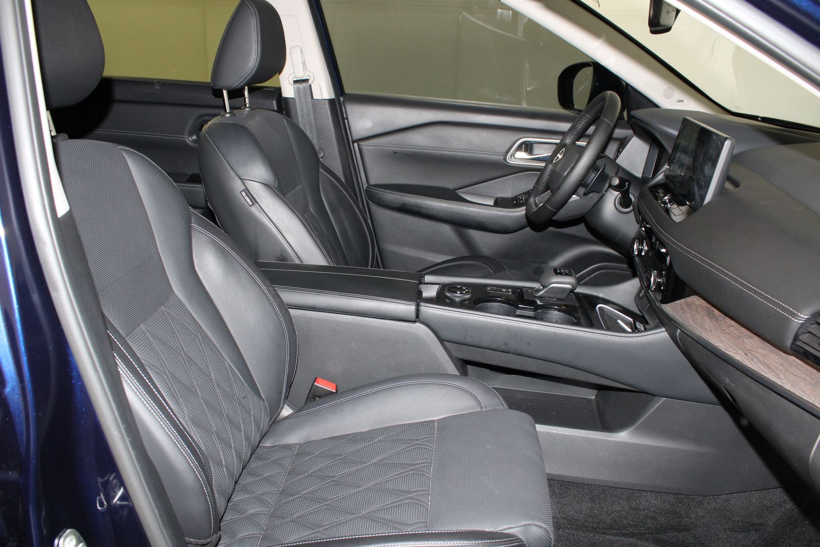 Used 2026 Blue Nissan Platinum image 22