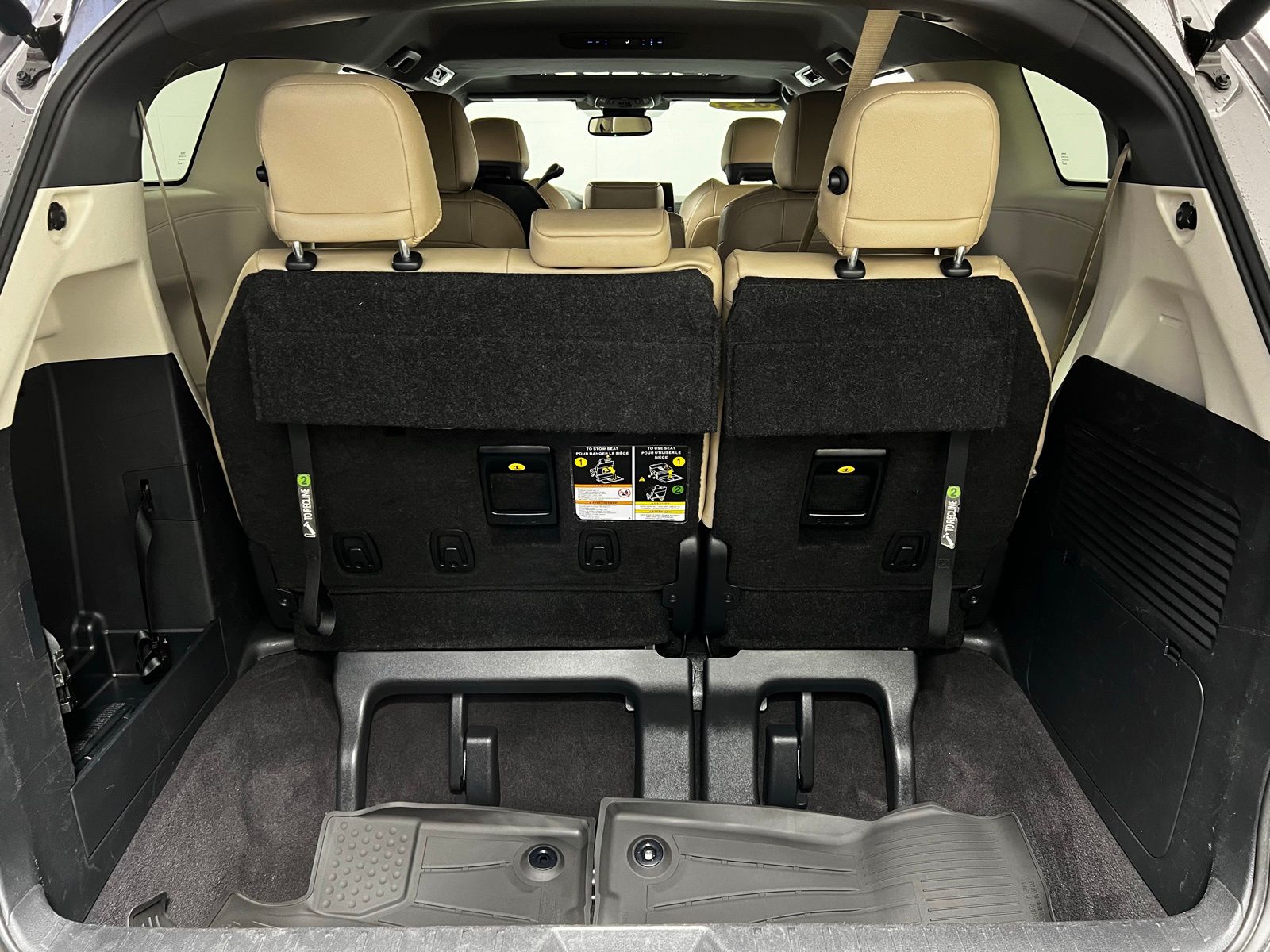 2023 Toyota Sienna XLE 14