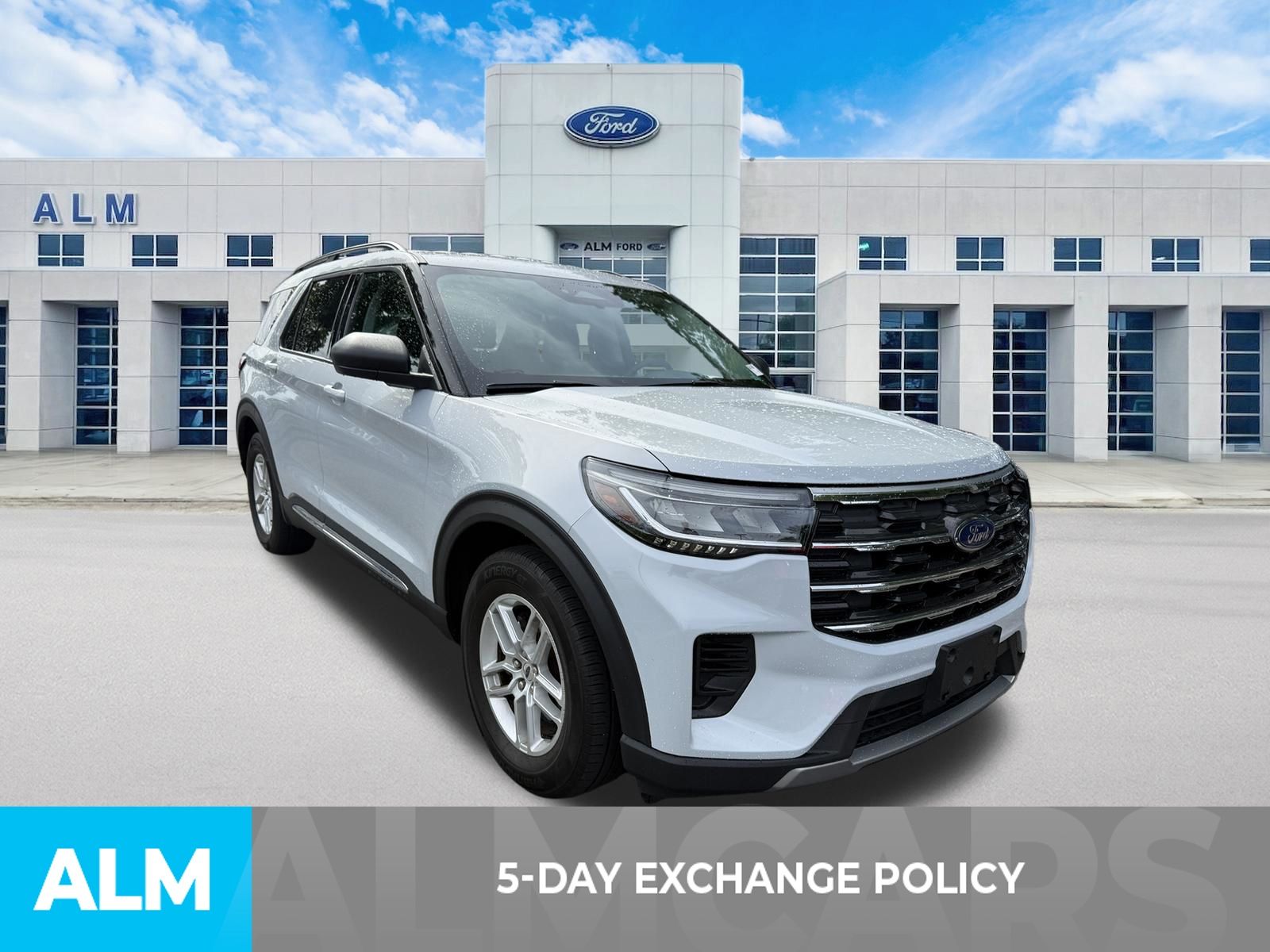 Used 2025 Space White Metallic Ford Active image 3