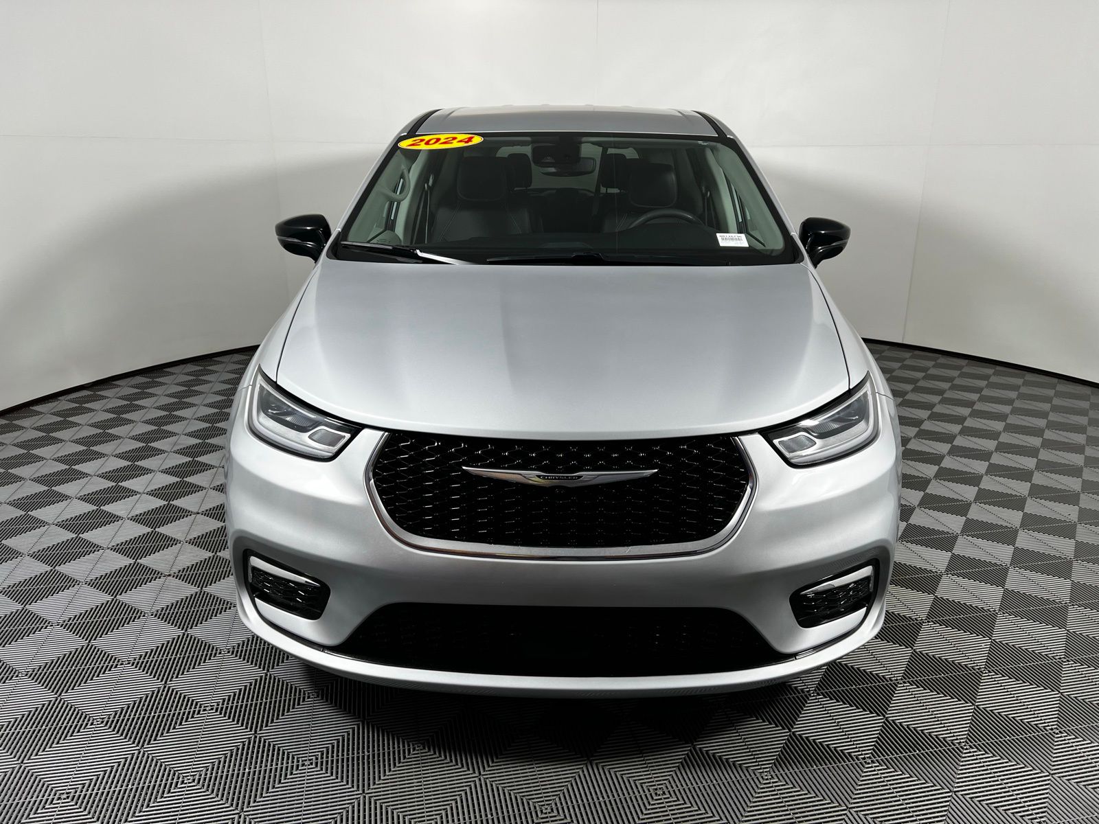 Thumbnail: 2024 Chrysler Pacifica - 2