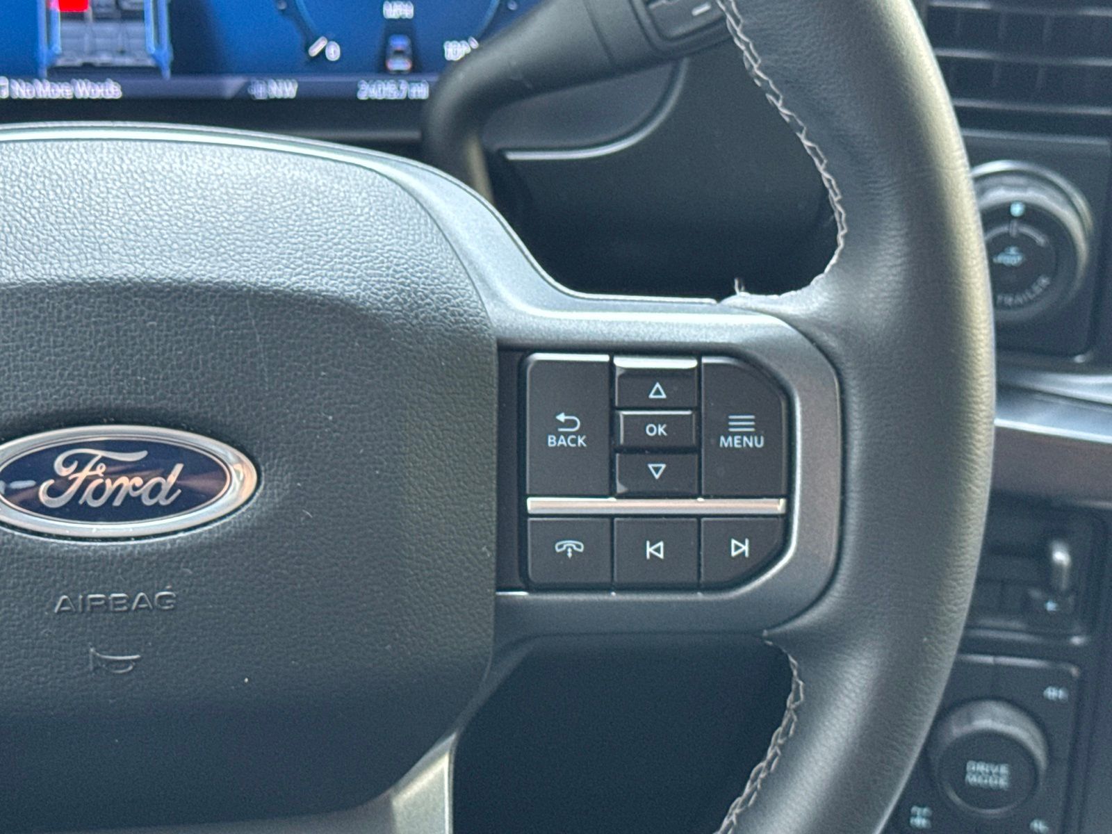 Certified Used 2025 Agate Black Metallic Ford Lariat image 19