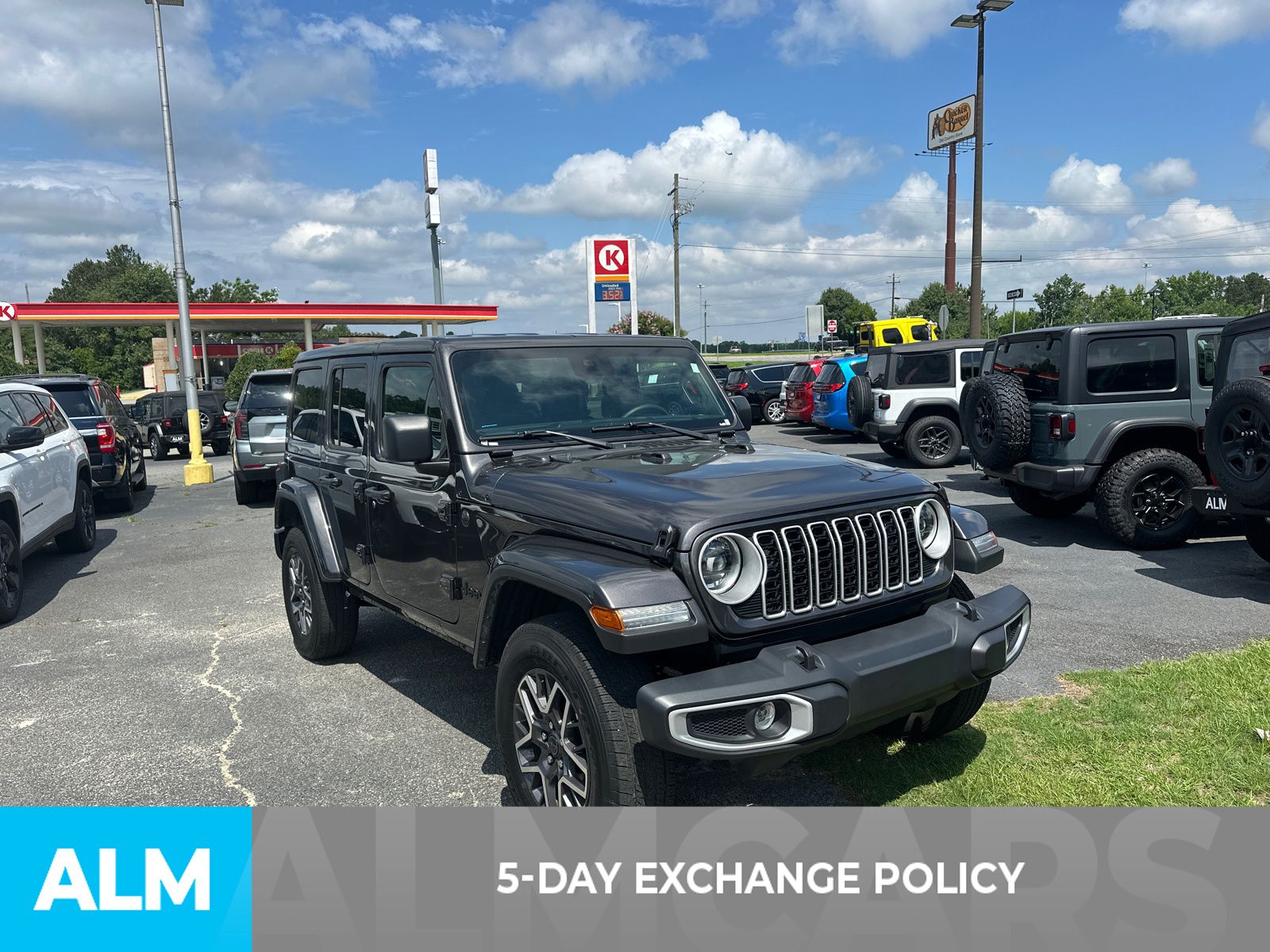 Used 2025 Gray Jeep Sahara image 4