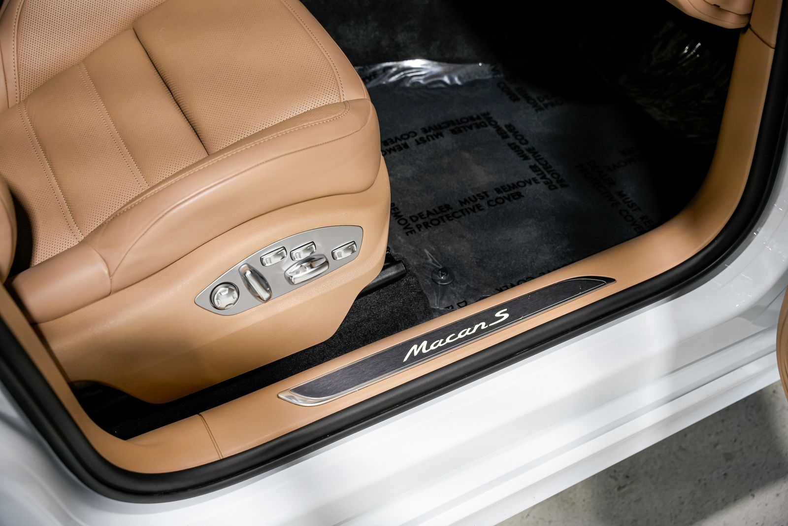 2023 Porsche Macan S — photo 23