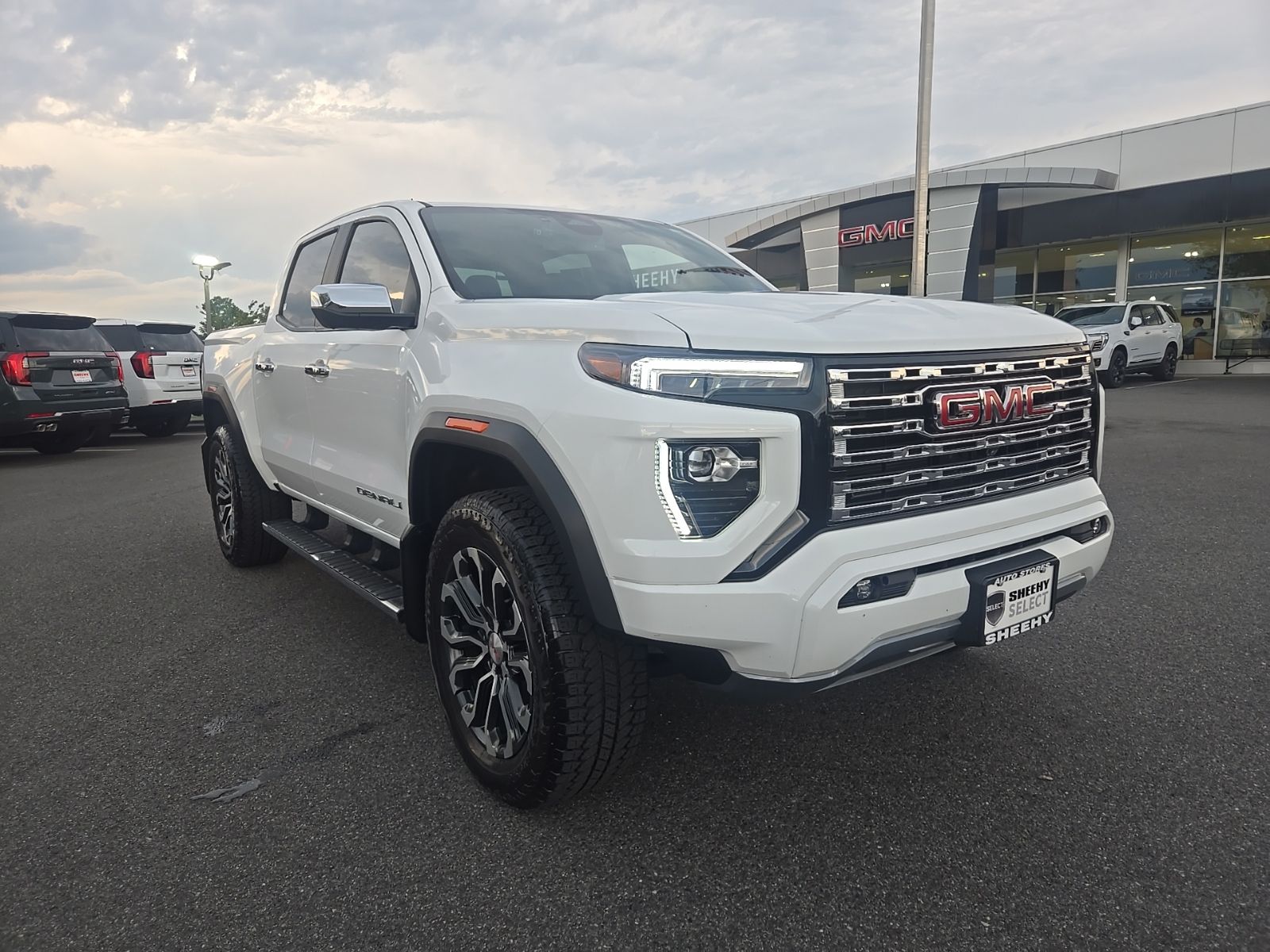 Summit White 2025 GMC Canyon Pickup Truck Four-Wheel Drive 8-Speed Automatic