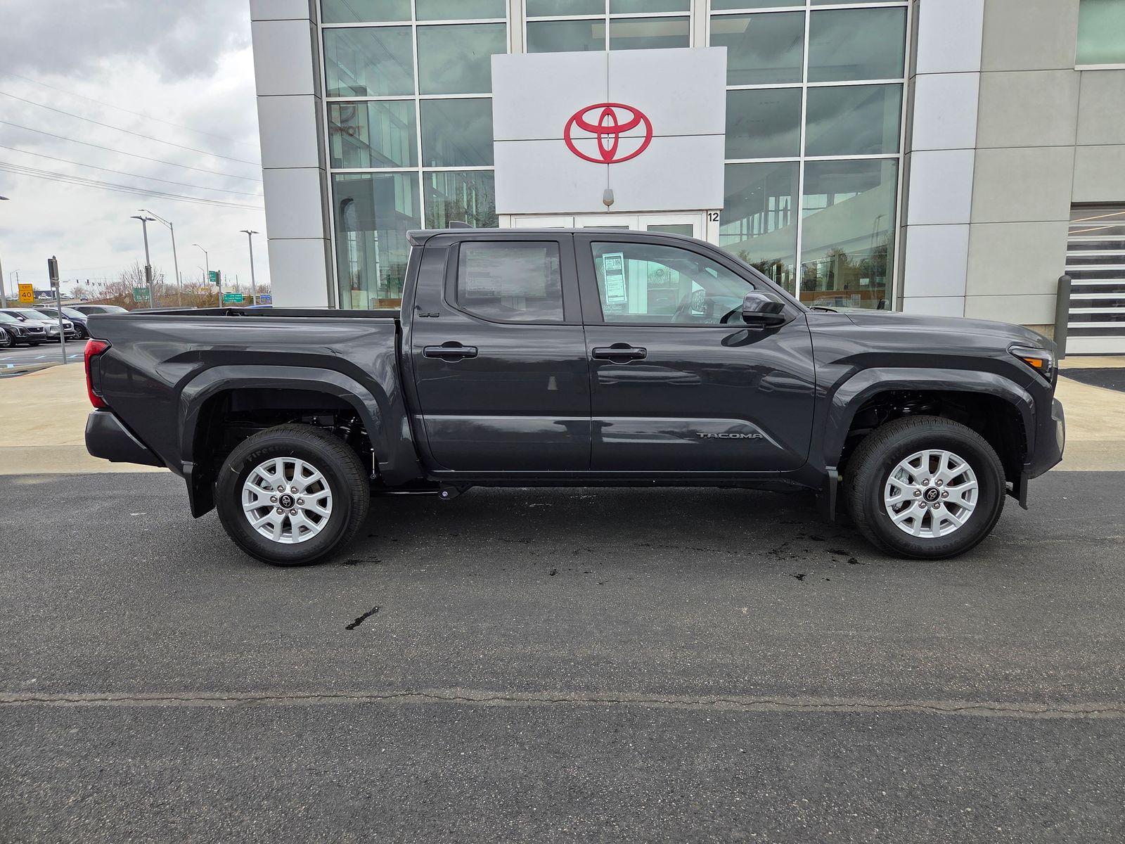 View vehicle photo 5