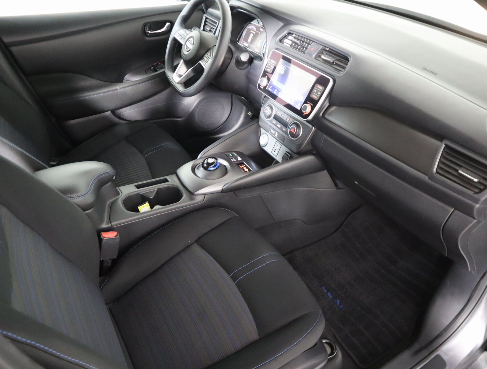 2023 Nissan LEAF S photo