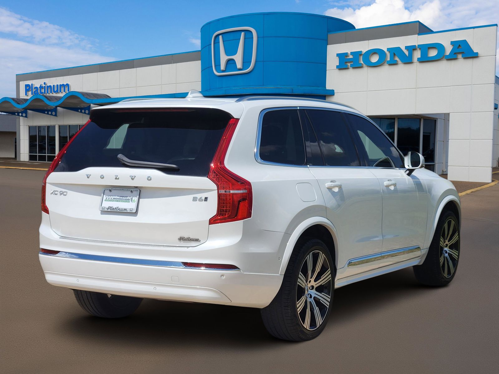 View vehicle photo 4