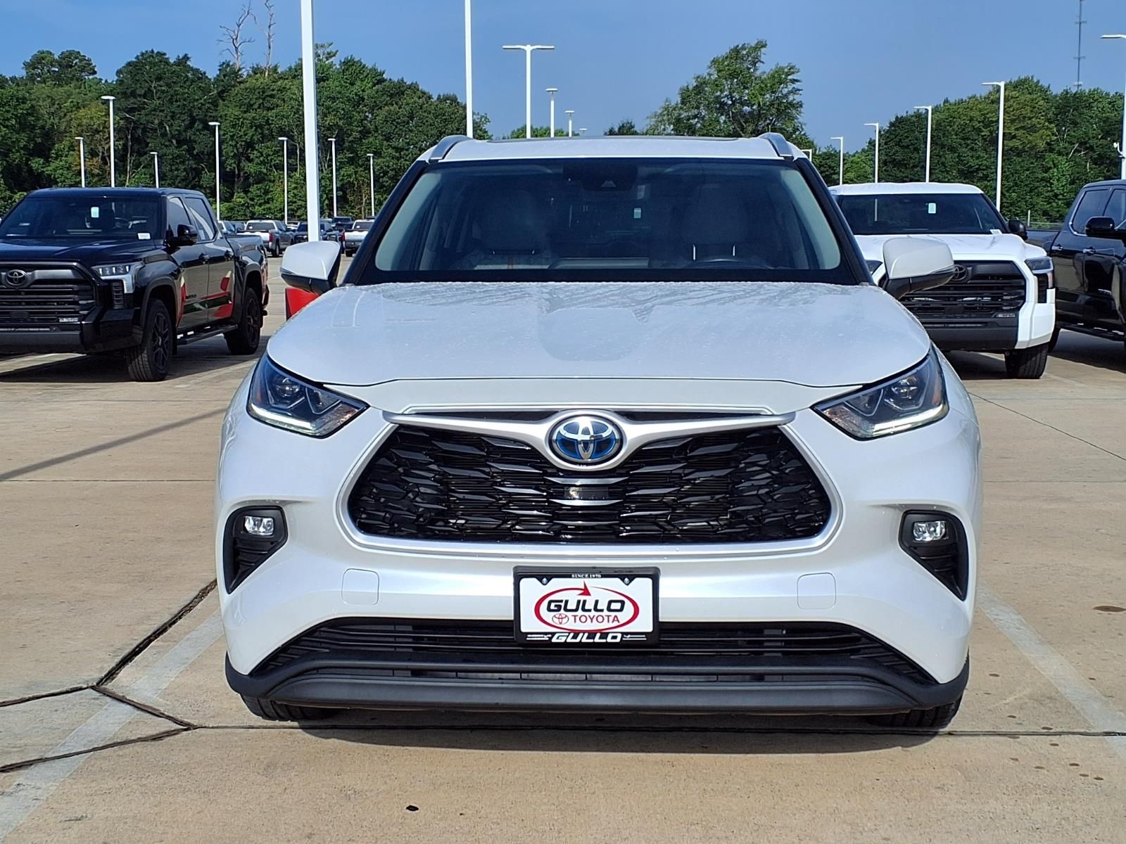 2022 Toyota Highlander Hybrid Bronze Edition Beige at Toyota of Victoria