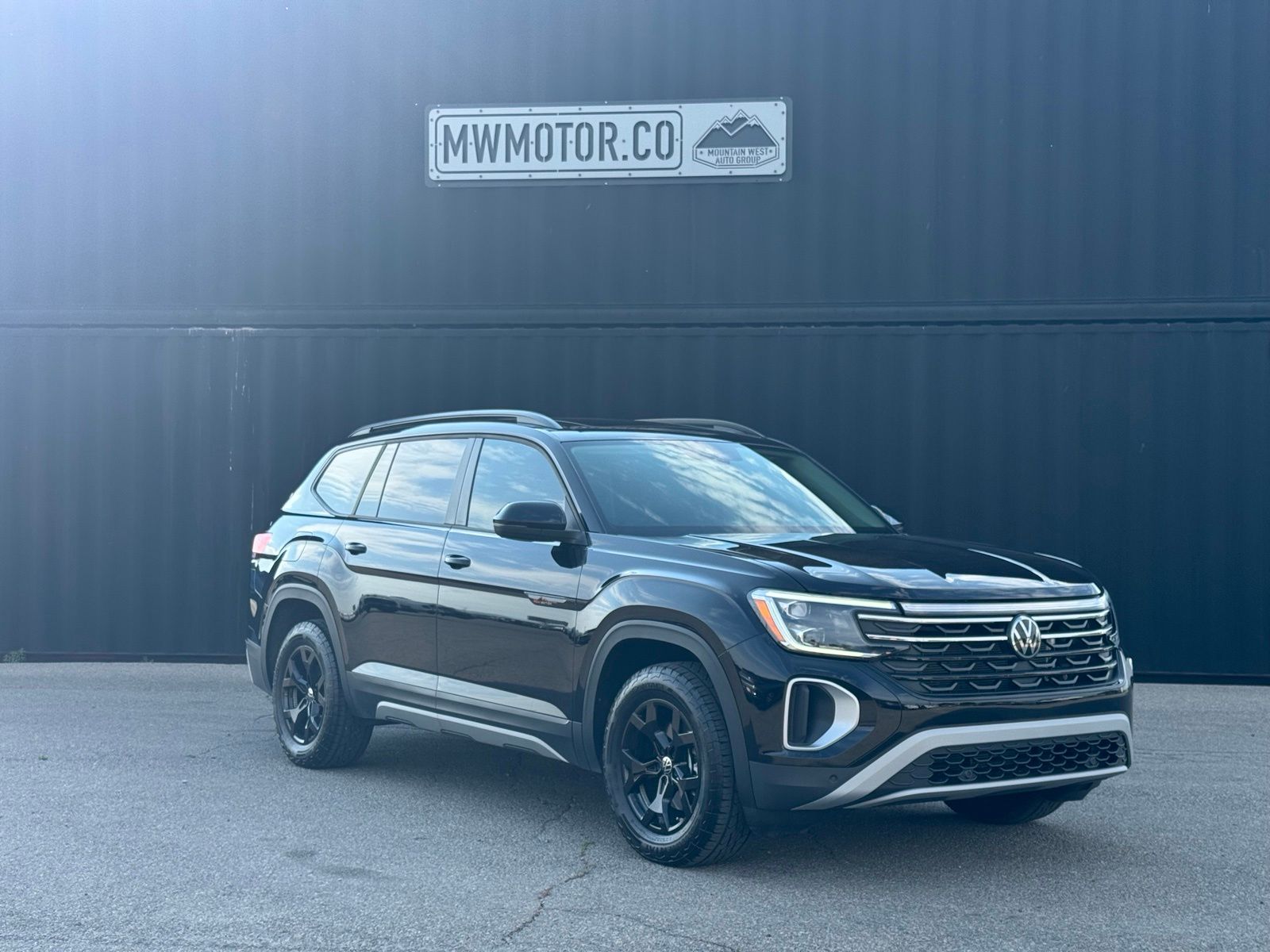 Black 2024 Volkswagen Atlas SUV / Crossover All-Wheel Drive 8-Speed Automatic