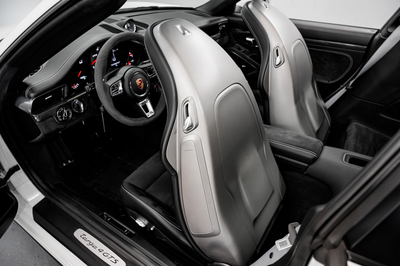 2019 Porsche 911 Targa 4 GTS — photo 21