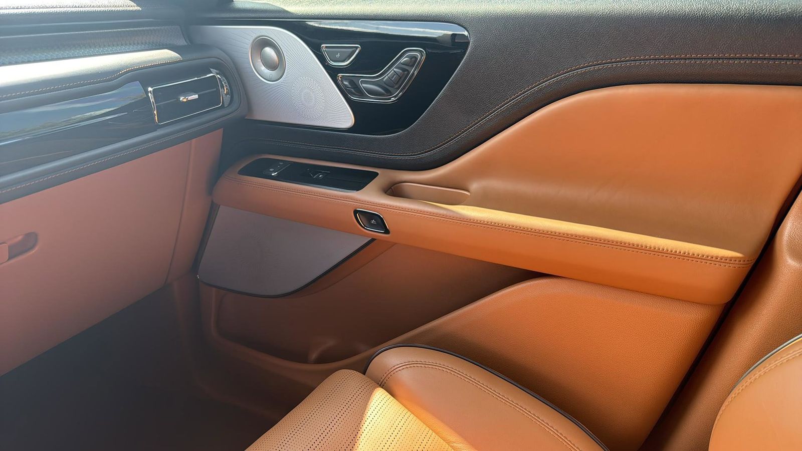 Used Car 2025 Lincoln Aviator  Black Label For Sale Under $80,000 In Austin, Texas