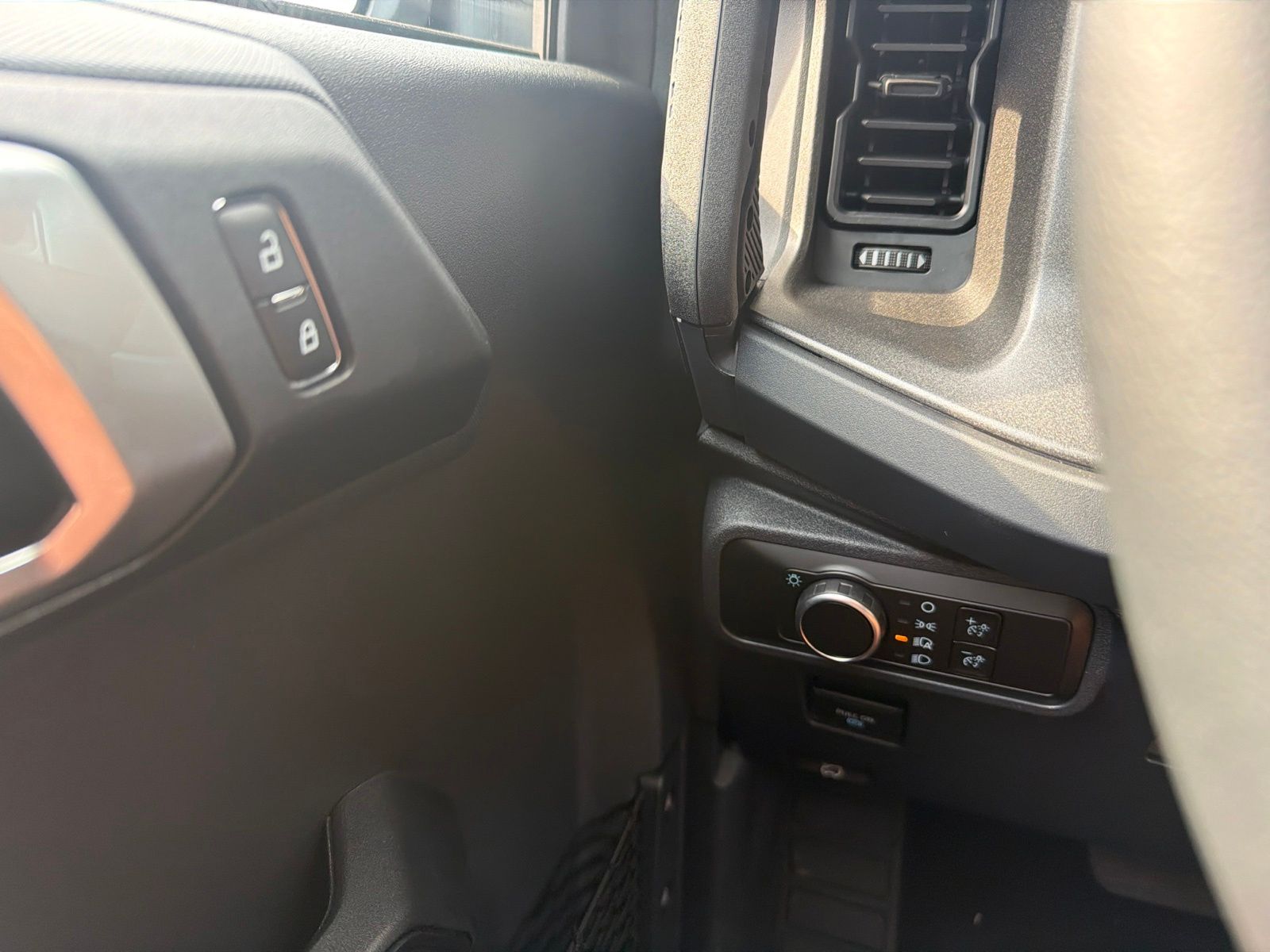 New 2026 Carbonized Gray Metallic Ford Big Bend image 20