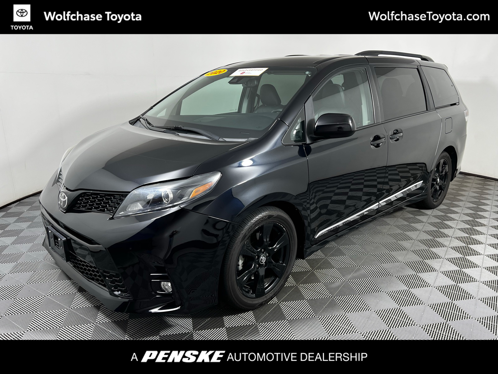 2020 Toyota Sienna SE Hero Image