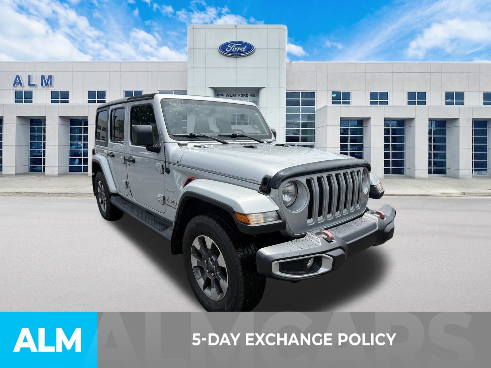 Used 2023 Silver Jeep Sahara image 3
