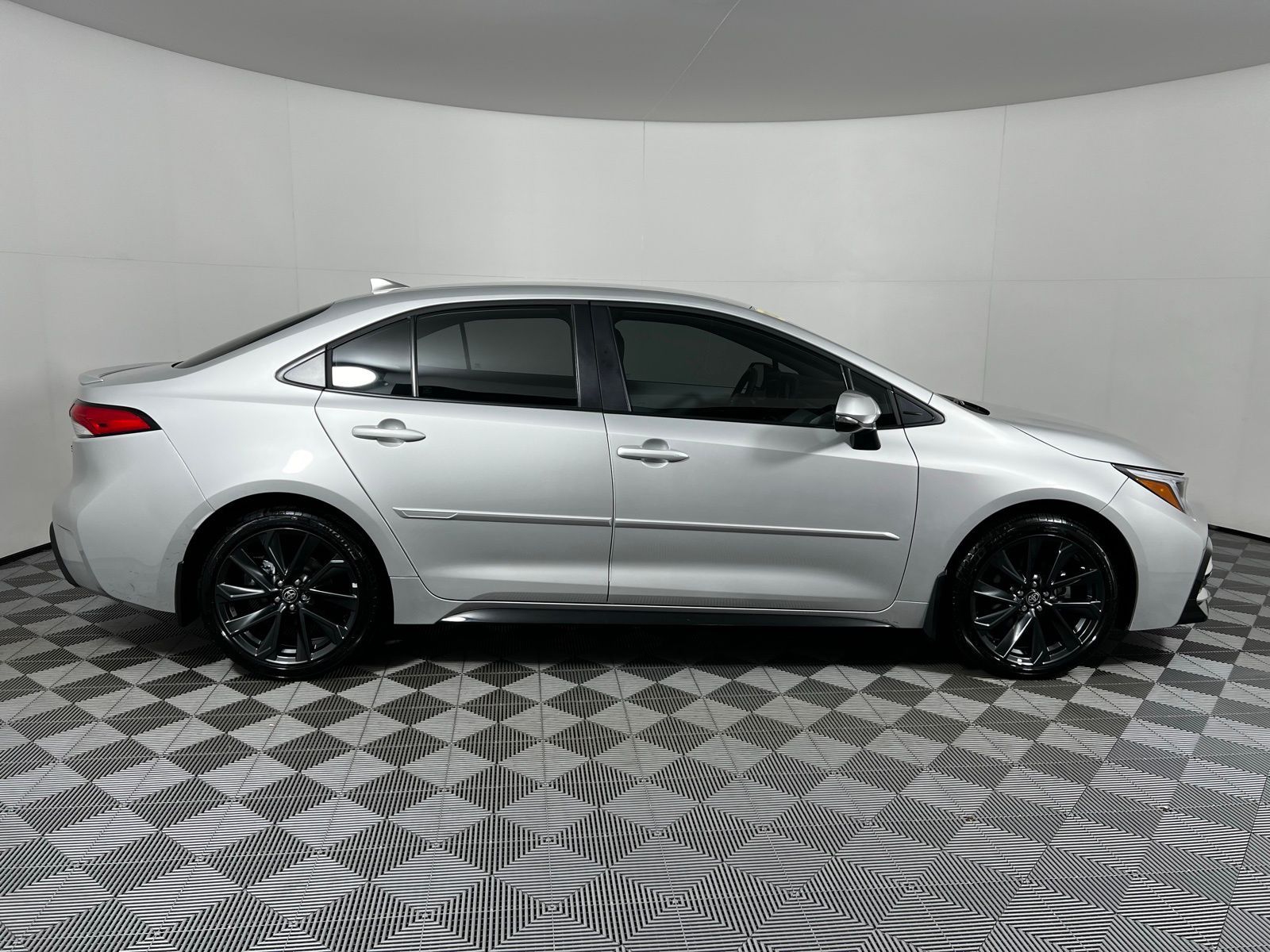 Thumbnail: 2025 Toyota Corolla - 4